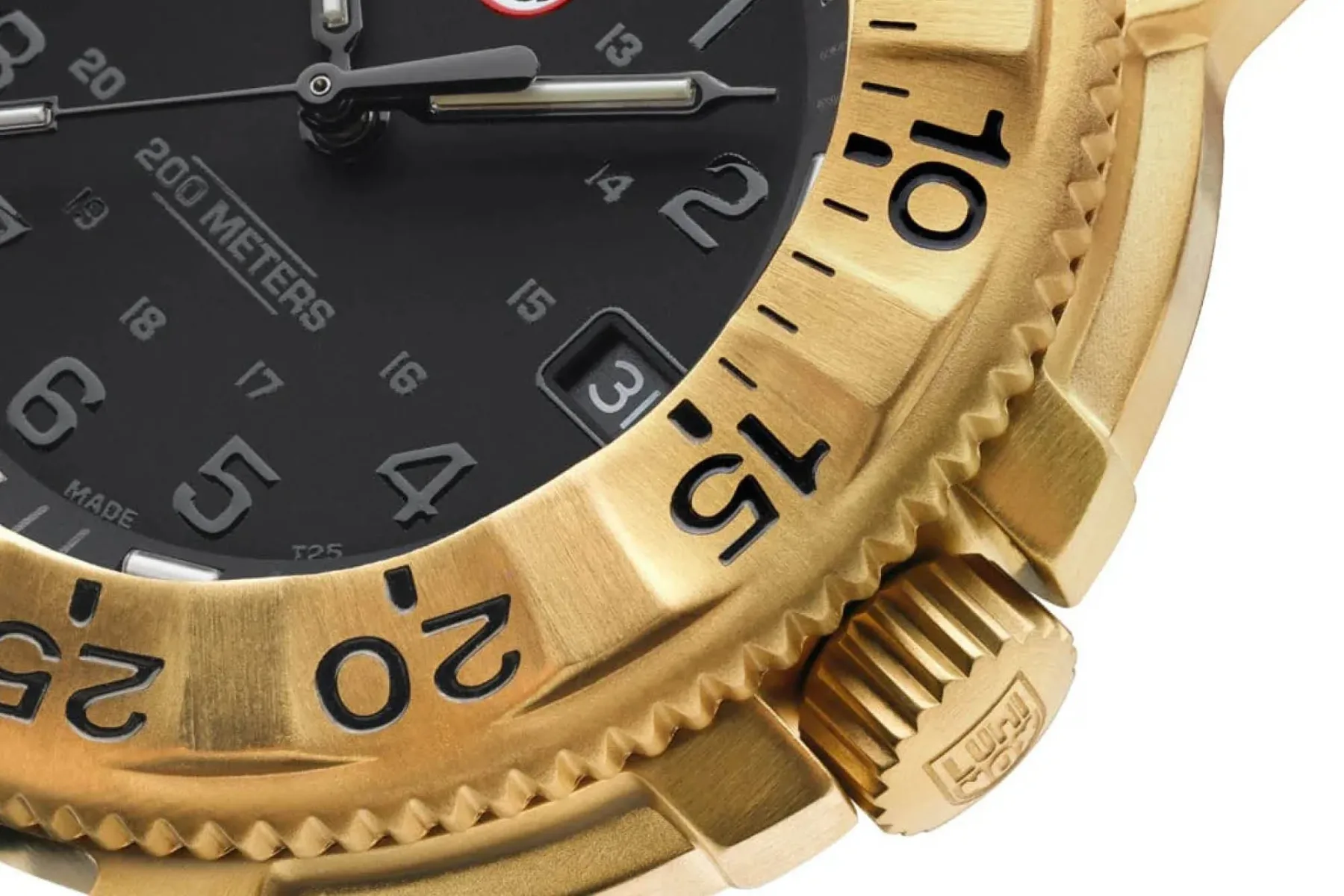 Luminox slavi 25 let fundacije Navy SEAL z zlato uro Navy SEAL Foundation, ki vas (verjetno) ne bo rešila iz težav