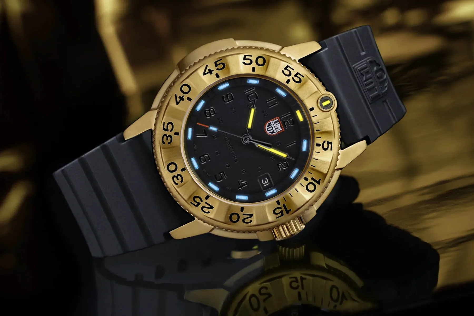 Luminox slavi 25 let fundacije Navy SEAL z zlato uro Navy SEAL Foundation, ki vas (verjetno) ne bo rešila iz težav