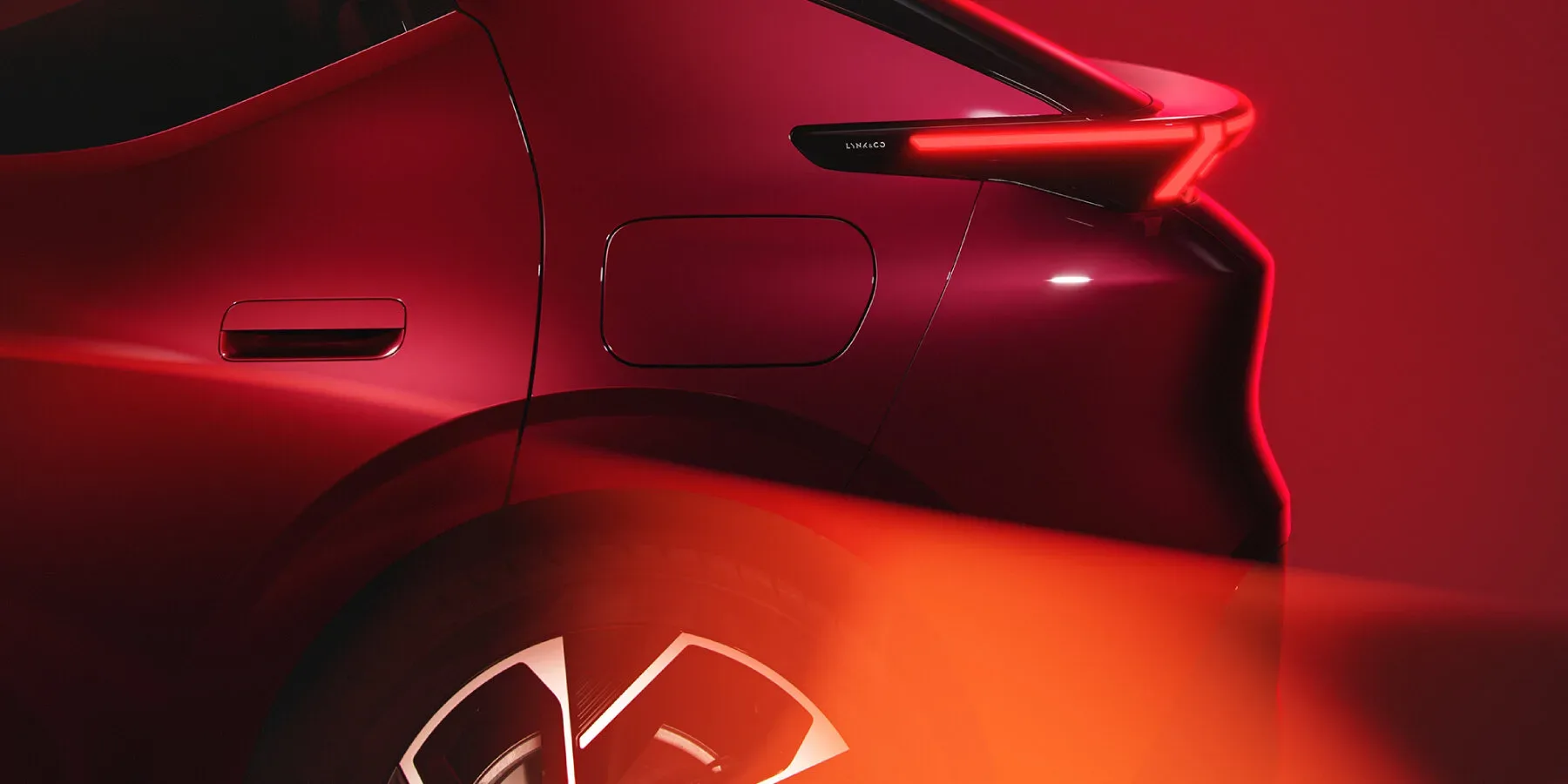Lynk & Co 02 – Prvi električni avtomobil za skupno uporabo, ki osvaja Evropo
