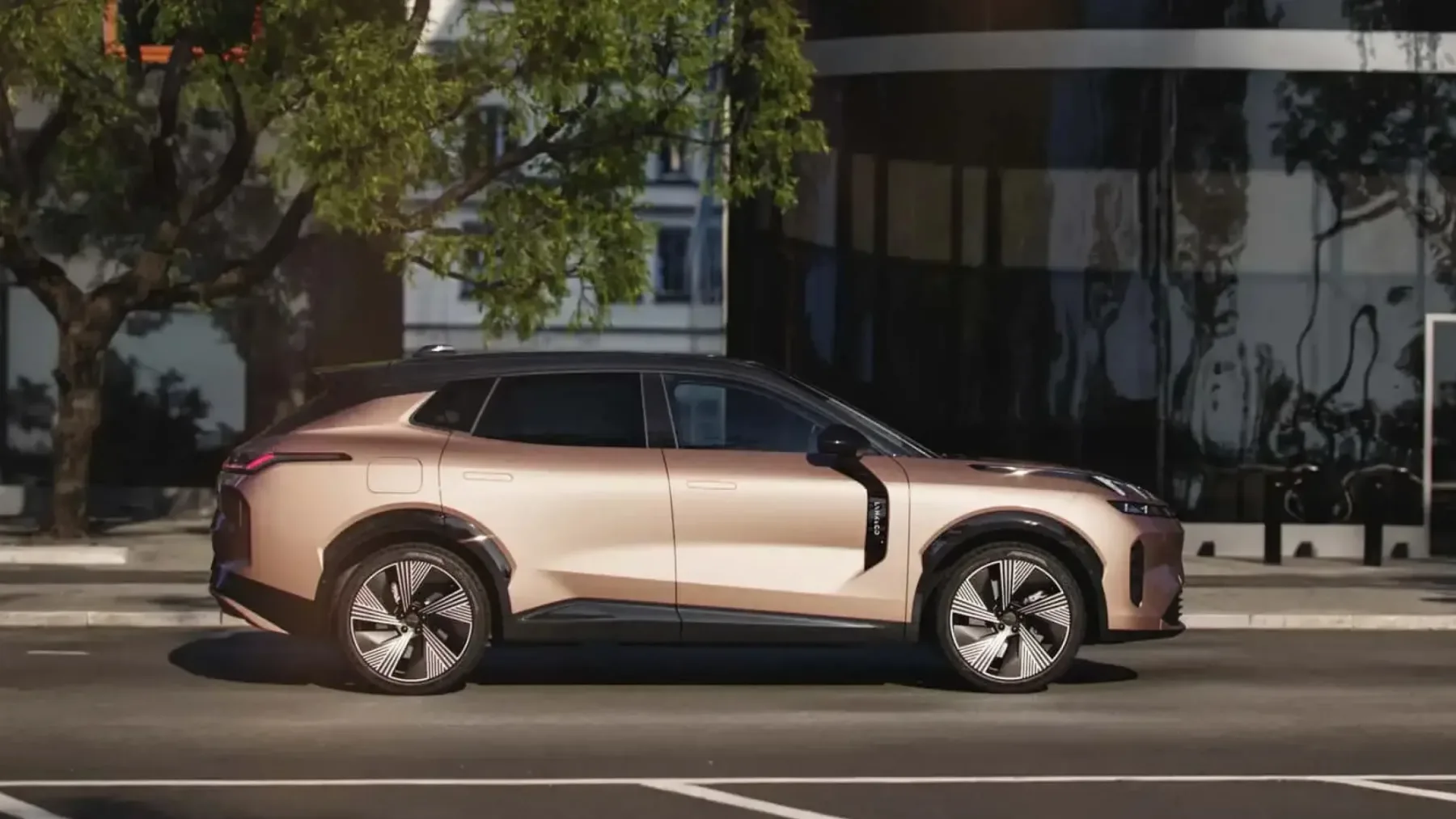 Lynk & Co 08 PHEV: Švedsko-Kitajski SUV z rekordnim 1.100 km dosegom in ceno, ki preseneti