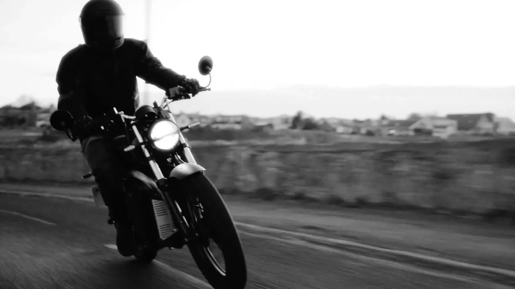 Maeving RM1S Blackout: električni café racer iz britanske sence