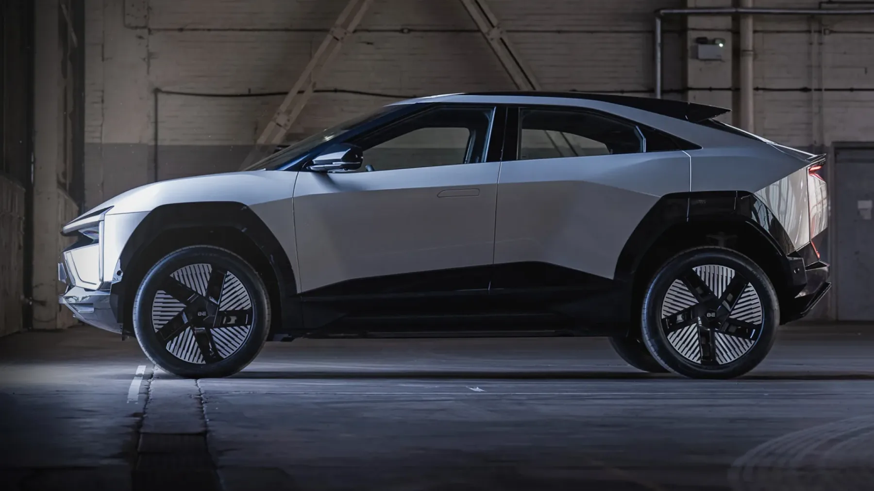 Mahindra BE 6 – Električna prihodnost z indijskim pridihom, ki leti po asfaltu