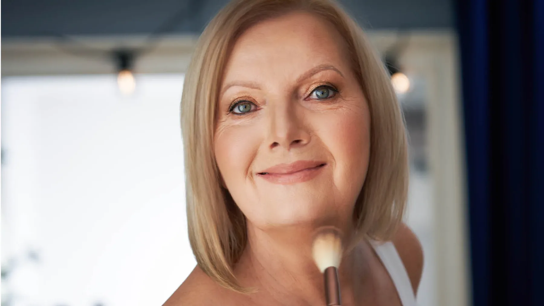 Make-up trik, ki navdušuje ženske po 40. letu: z njim boste videti 10 let mlajše – brez botoksa!