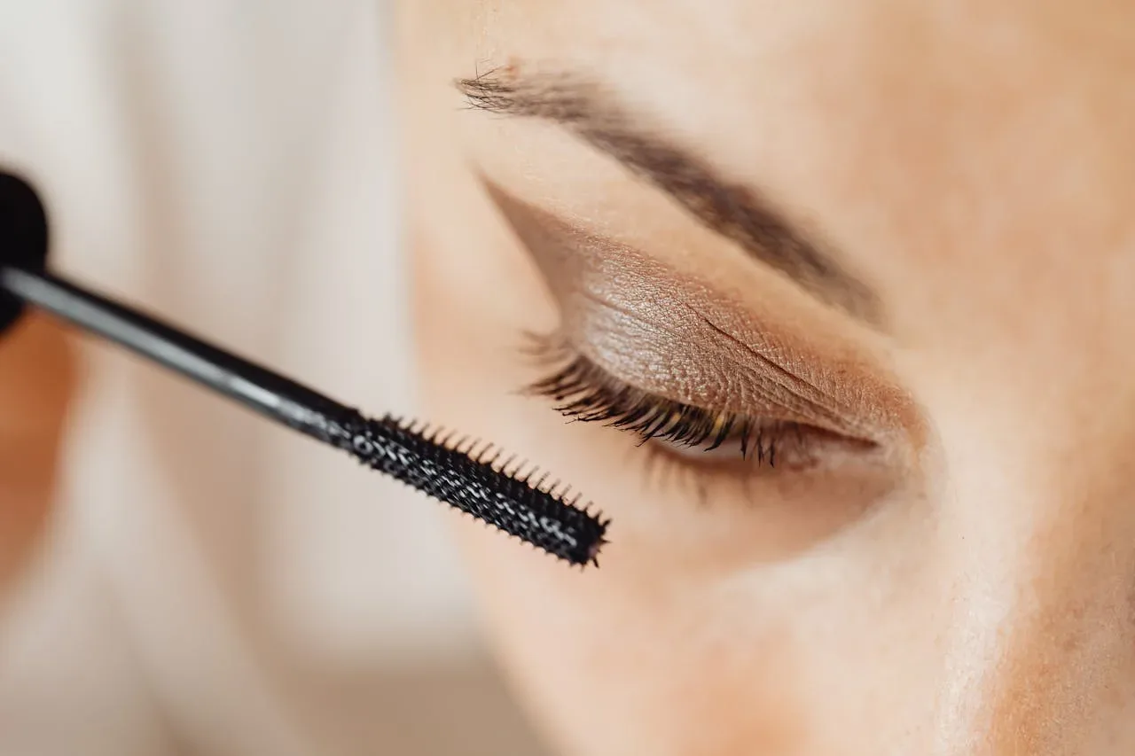 Make-up trik s črtalom za oči: tako preprosto izbrišete utrujenost in izgledate 5 let mlajši
