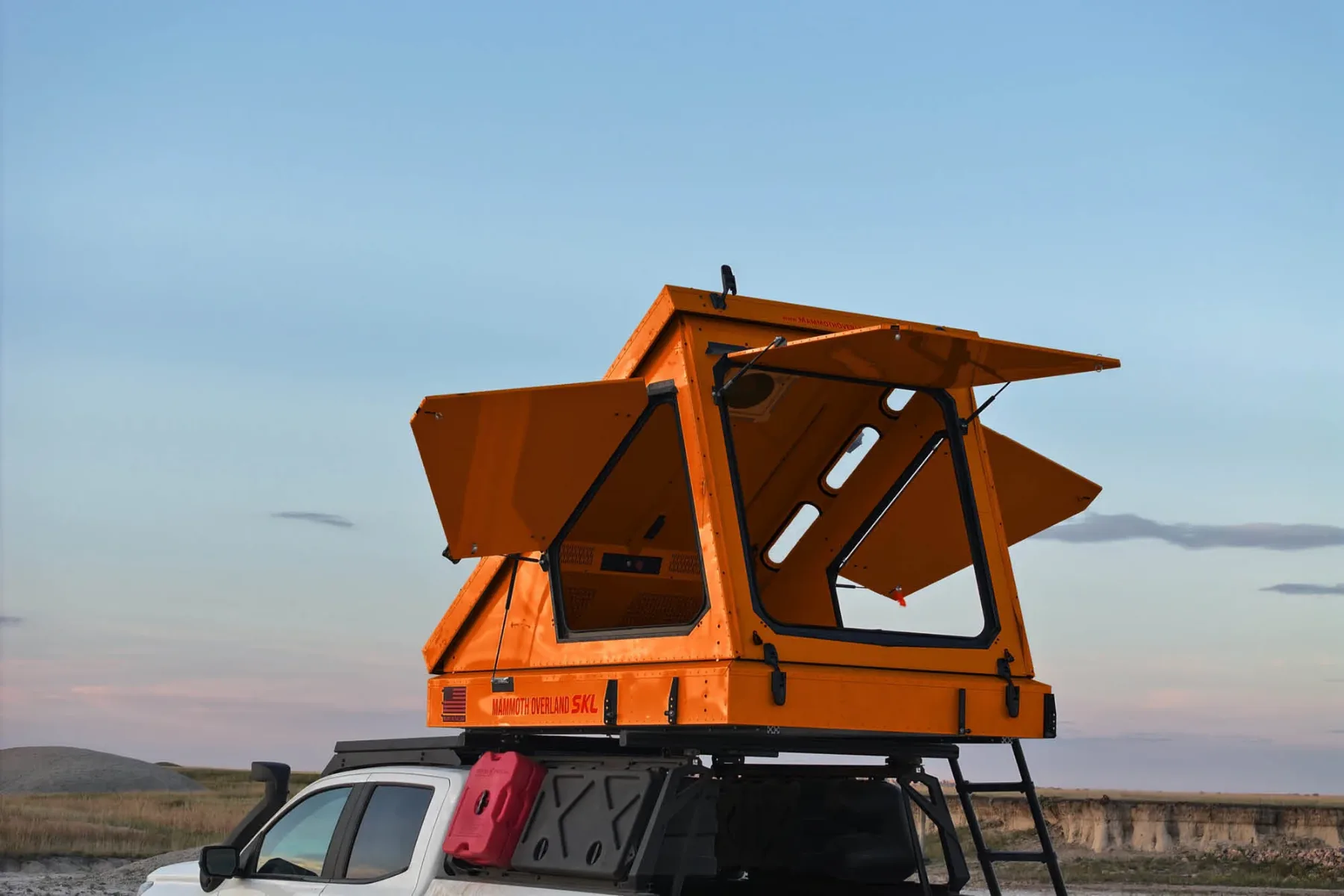 Mammoth Overland SKL: Prva strešna »kabina« z letalskimi geni, ki se postavi hitreje kot tvoj šotor na morju