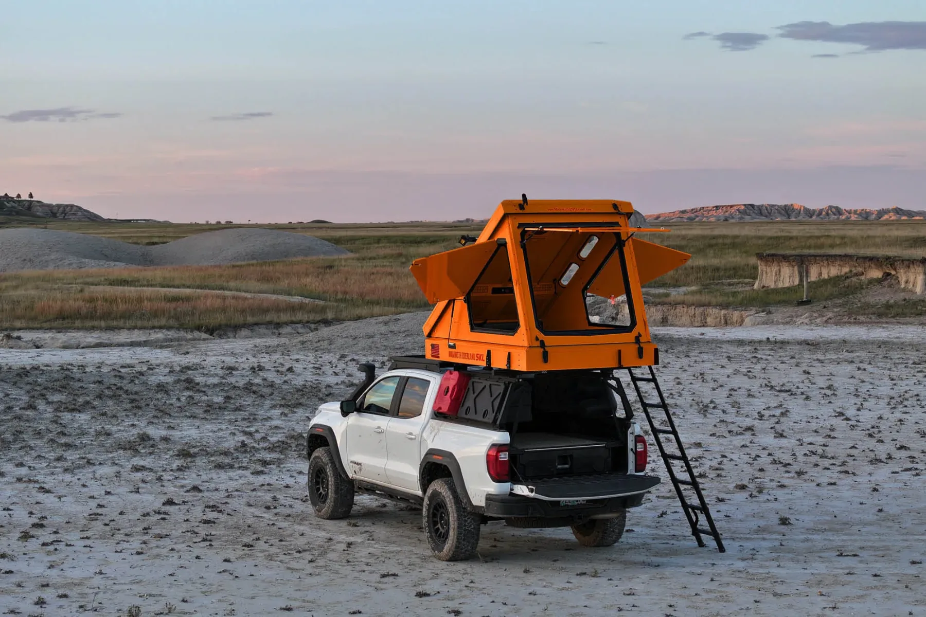 Mammoth Overland SKL: Prva strešna »kabina« z letalskimi geni, ki se postavi hitreje kot tvoj šotor na morju