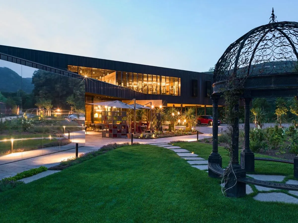 Manna Resort: čisti hedonizem med Dolomiti in Gardskim jezerom