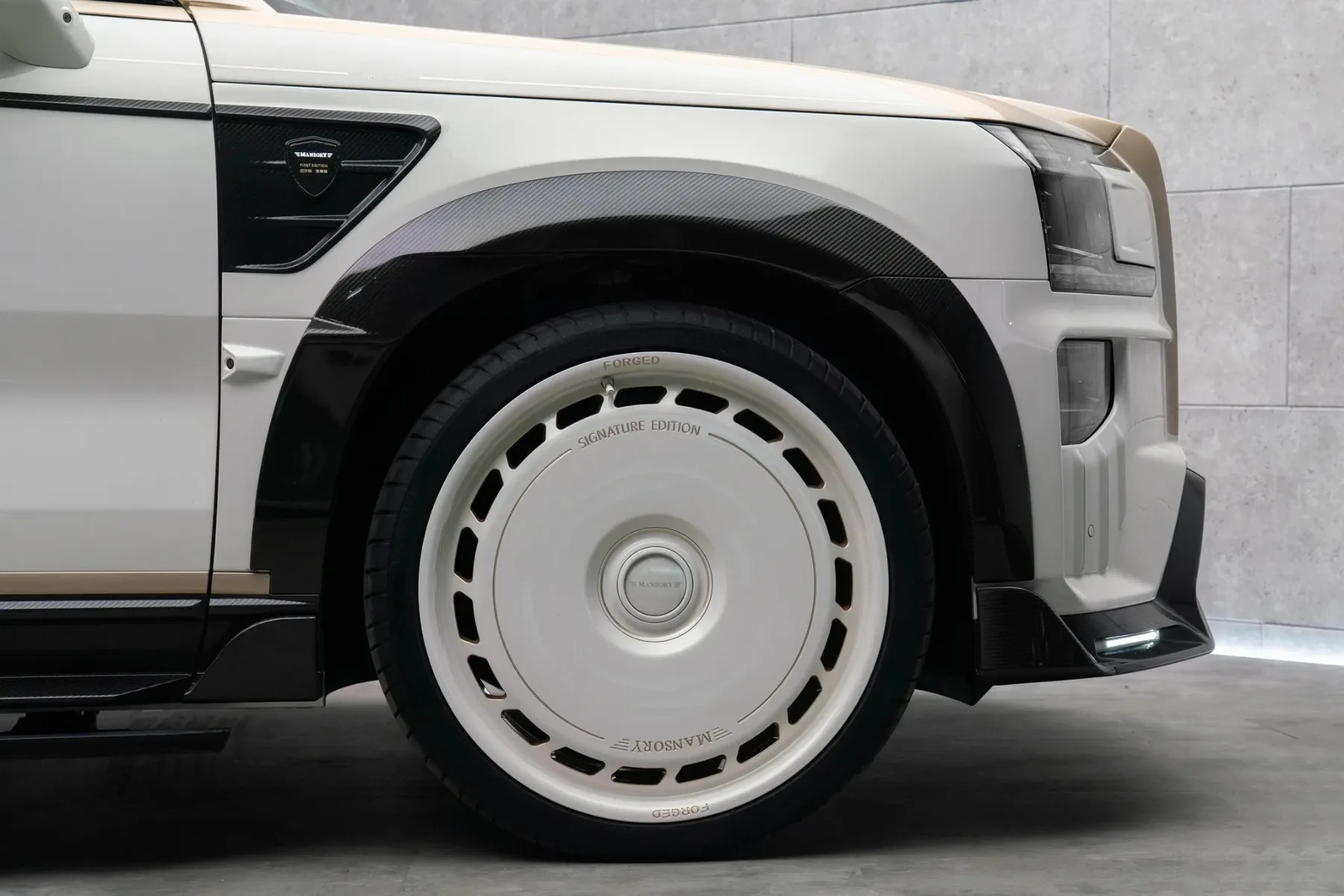 Mansory Zeekr 9X Widebody: Ko kitajski SUV dobi 1.381 “konjev” in ekstravagantno karbonsko preobleko
