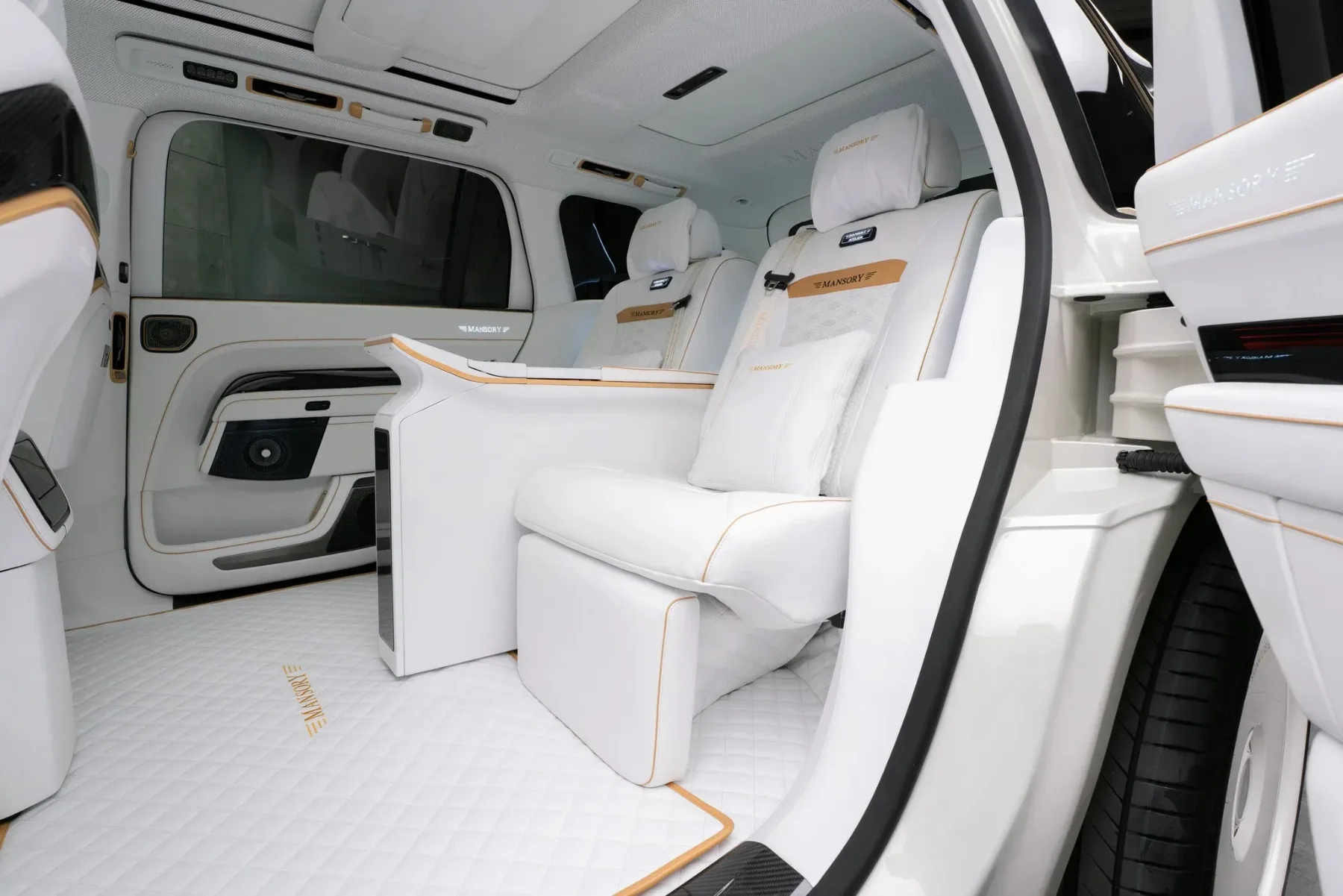 Mansory Zeekr 9X Widebody: Ko kitajski SUV dobi 1.381 “konjev” in ekstravagantno karbonsko preobleko