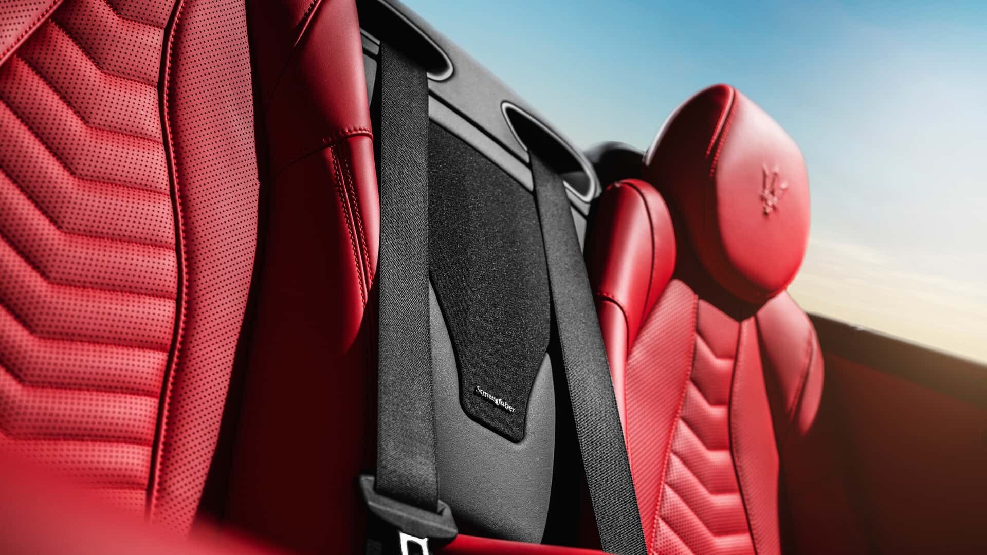 Maserati GranCabrio 2024: je vrhunec elegance brez strehe
