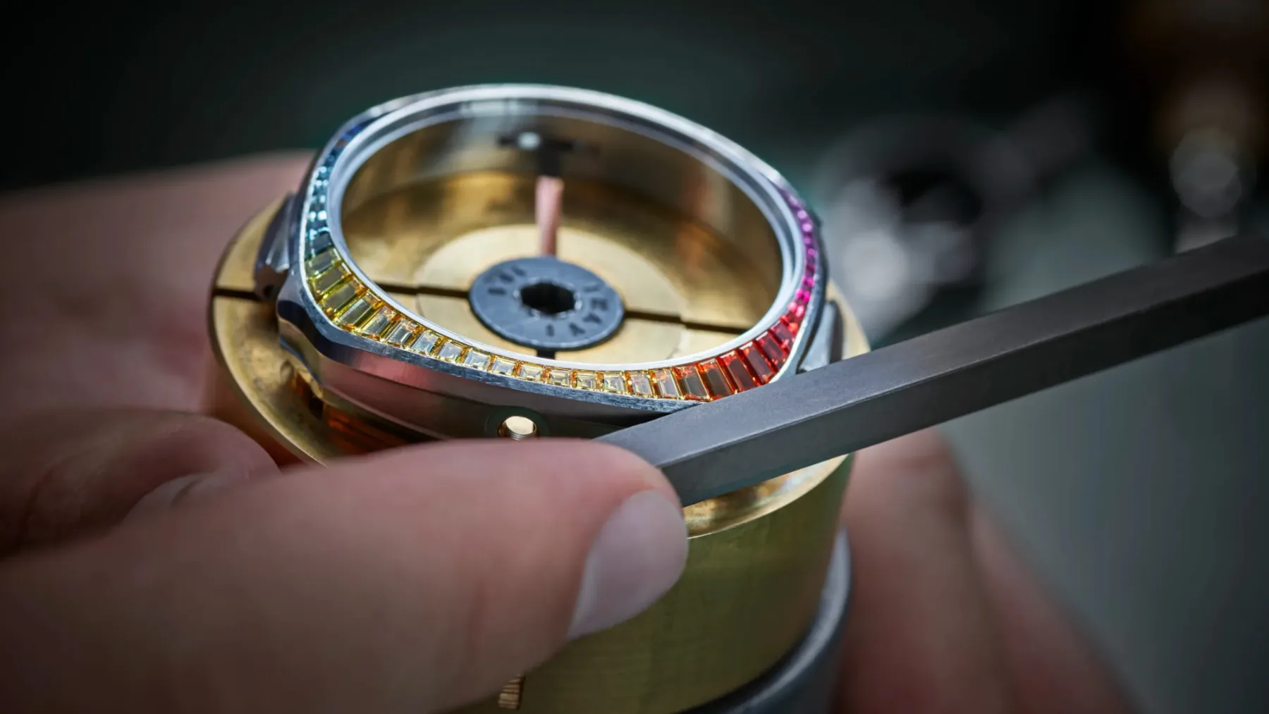 Mavrični šepet časa: H. Moser & Cie. Streamliner Tourbillon Skeleton Rainbow