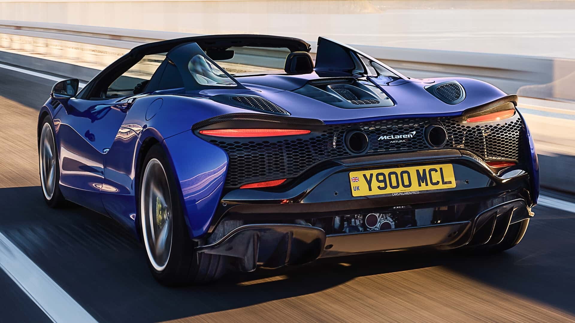 McLaren Artura Spider 2025: Hibridna moč in estetika brez omejitev