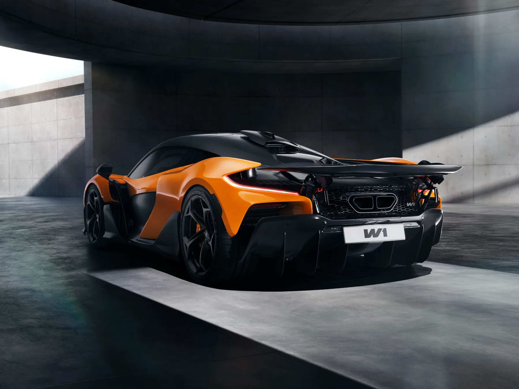 McLaren W1: predstavlja nov standard med superavtomobili ima 1.275 konjskih moči