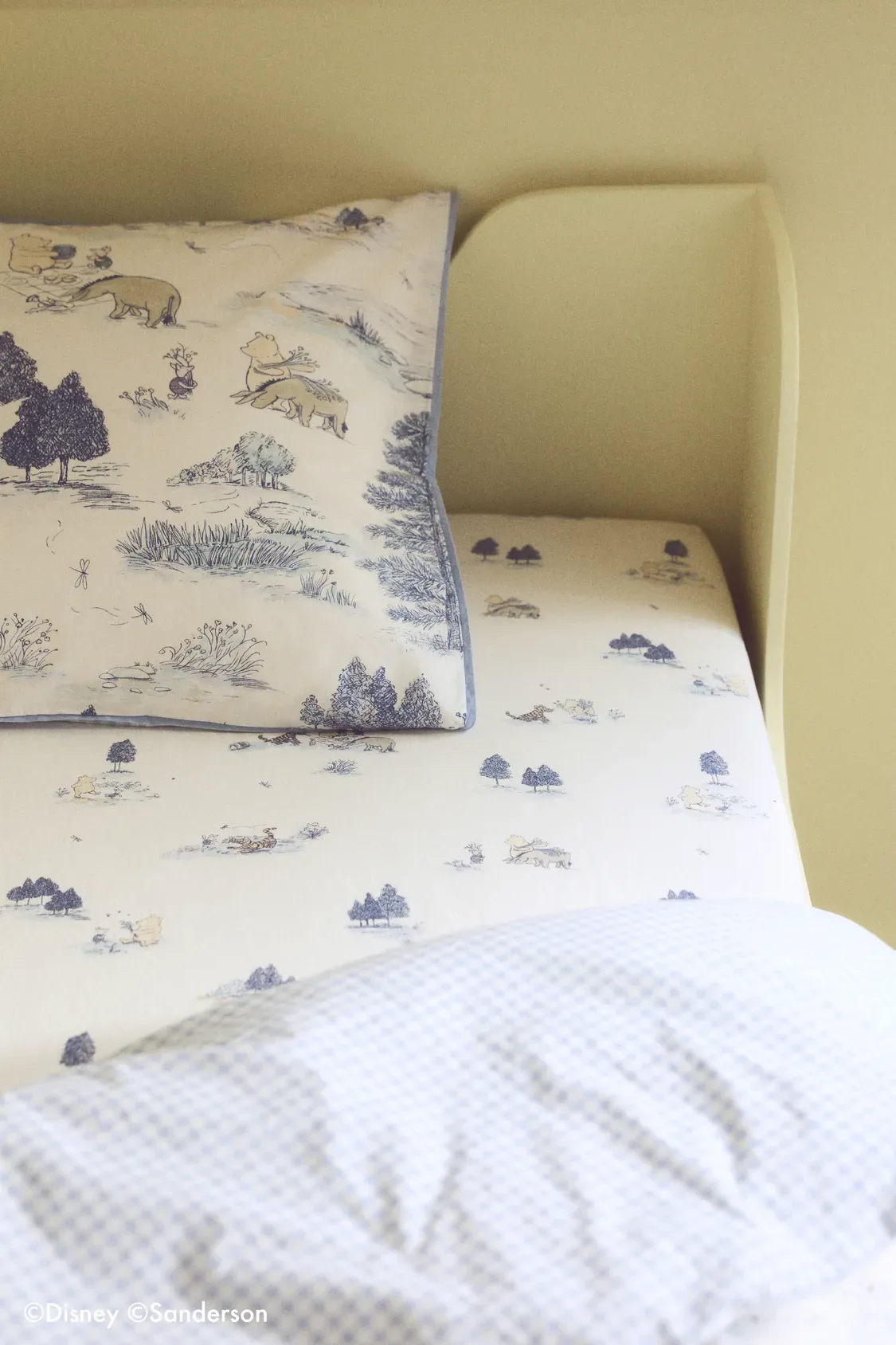 Medvedek Pu praznuje 100 let: nova kolekcija H&M Home za otroške sobe stavi na nostalgijo brez kiča