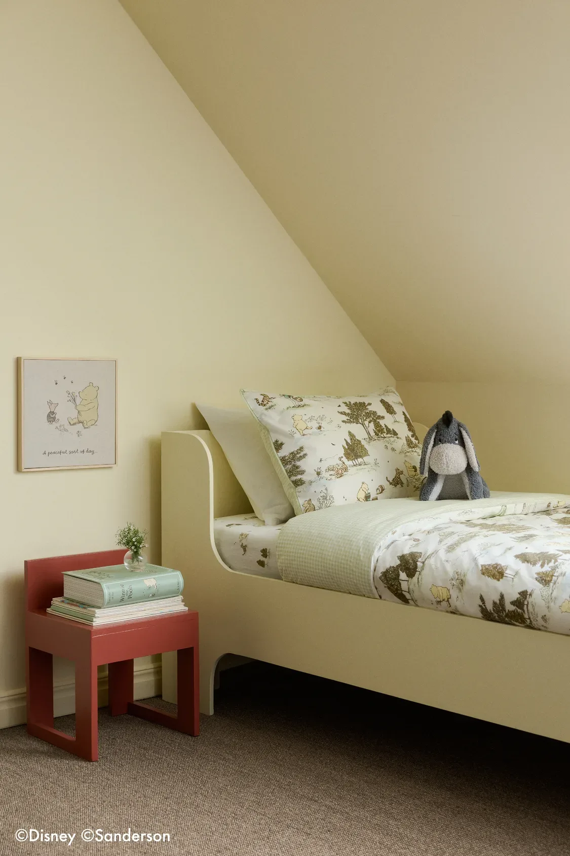 Medvedek Pu praznuje 100 let: nova kolekcija H&M Home za otroške sobe stavi na nostalgijo brez kiča