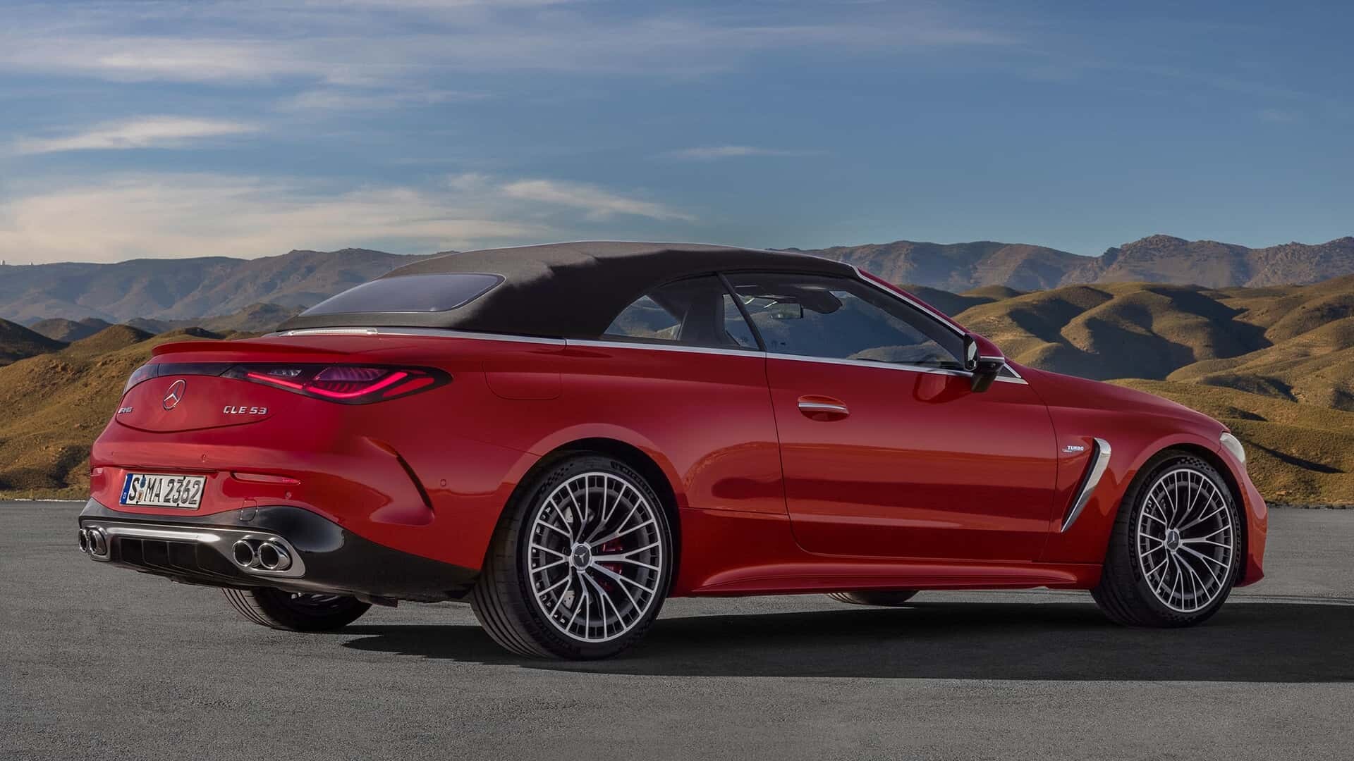Mercedes-AMG CLE53 Cabriolet 2025: le 20 sekund do svobode