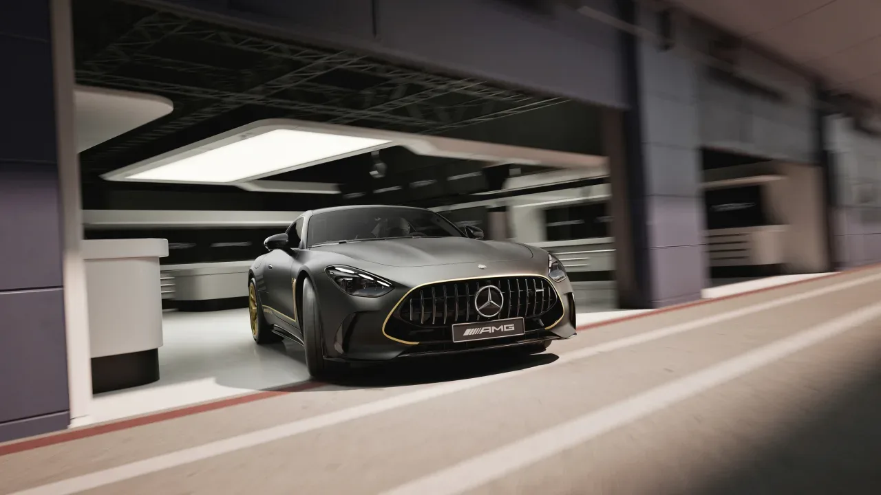 Mercedes-AMG GT 63 APXGP Edition – Brad Pitt. Zlati detajli. 52 razlogov za srčno kap.