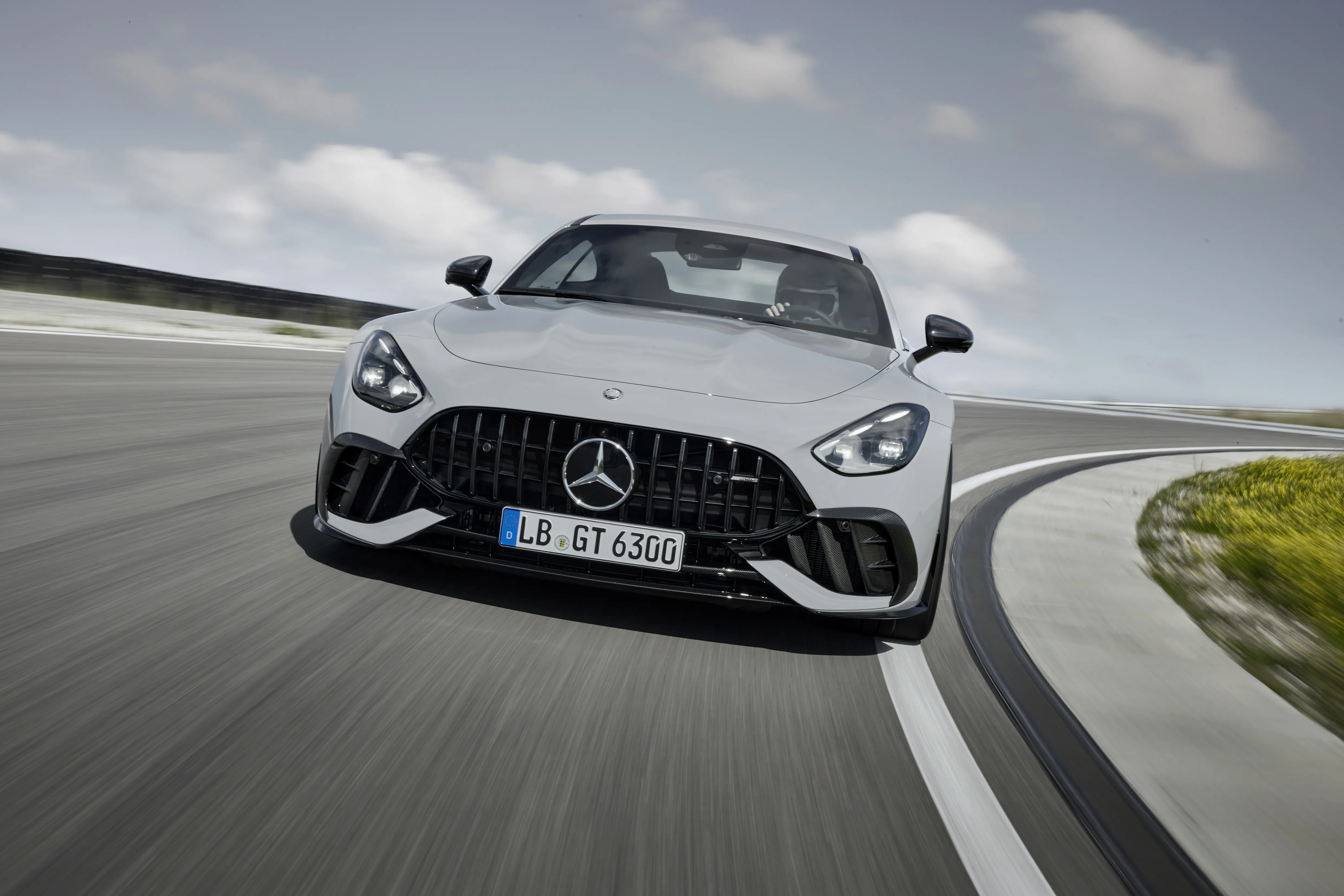 MERCEDES-AMG GT 63 PRO 4MATIC+ COUPÉ: moč, hitrost in luksuz v enem