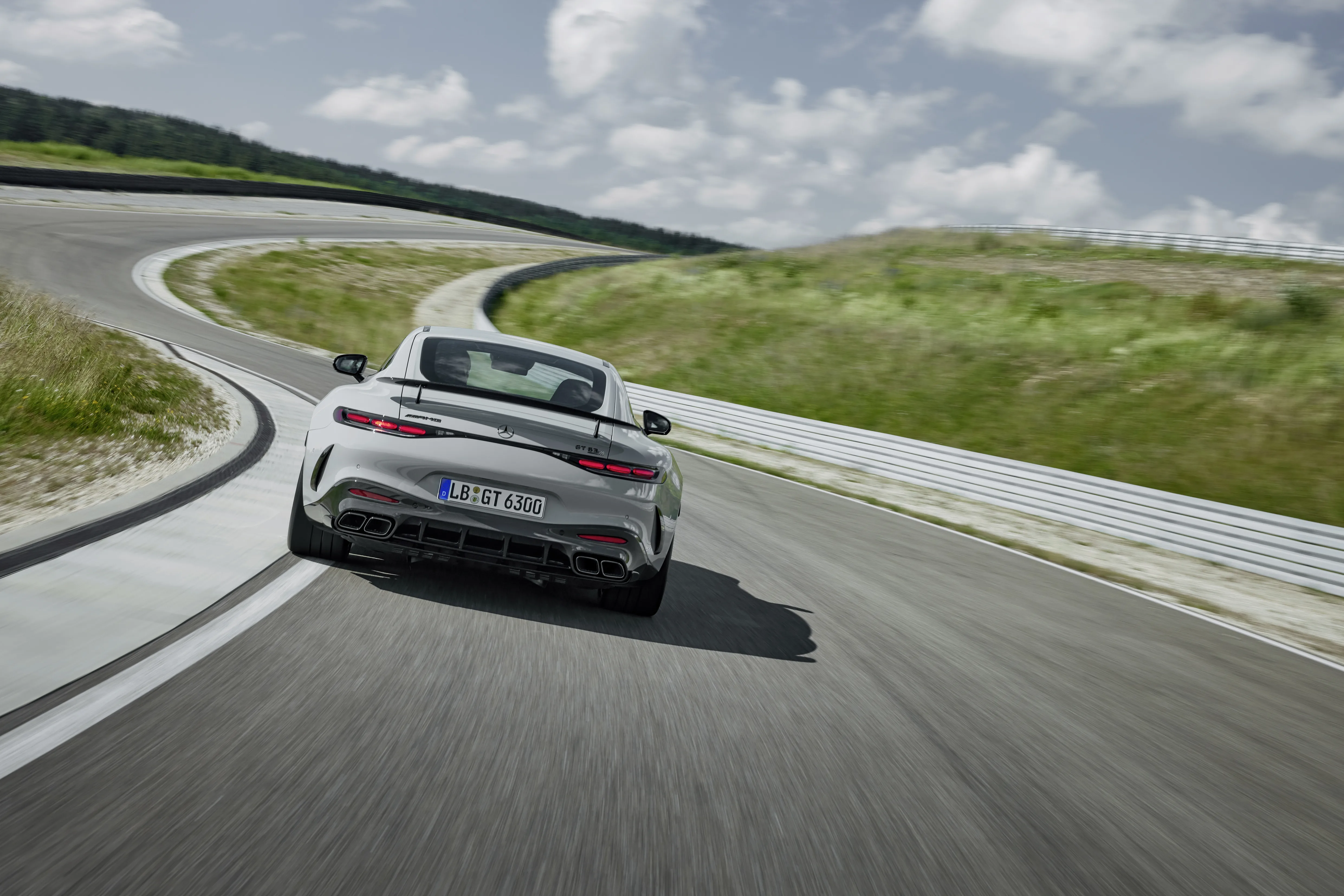 MERCEDES-AMG GT 63 PRO 4MATIC+ COUPÉ: moč, hitrost in luksuz v enem