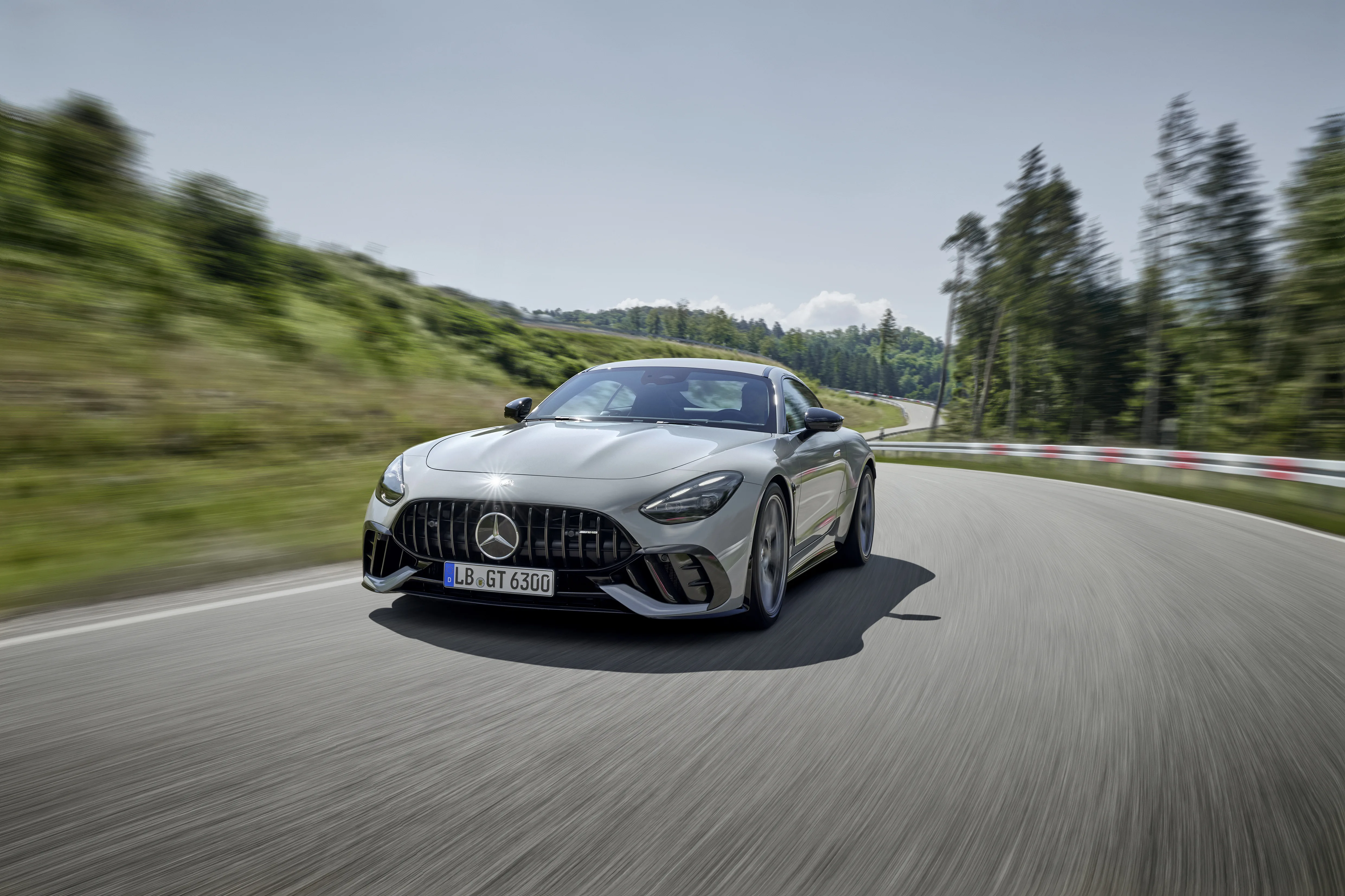 MERCEDES-AMG GT 63 PRO 4MATIC+ COUPÉ: moč, hitrost in luksuz v enem