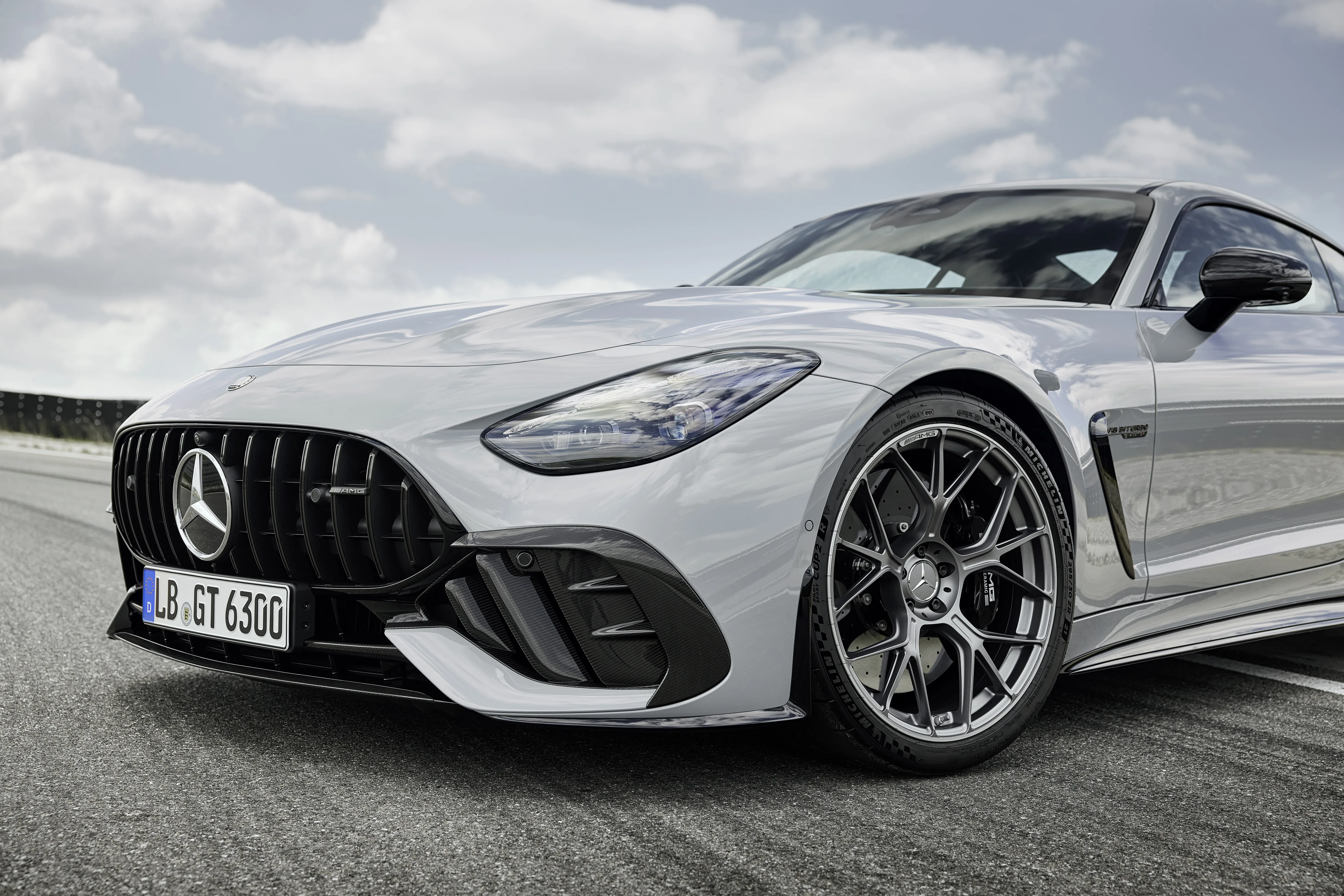 MERCEDES-AMG GT 63 PRO 4MATIC+ COUPÉ: moč, hitrost in luksuz v enem