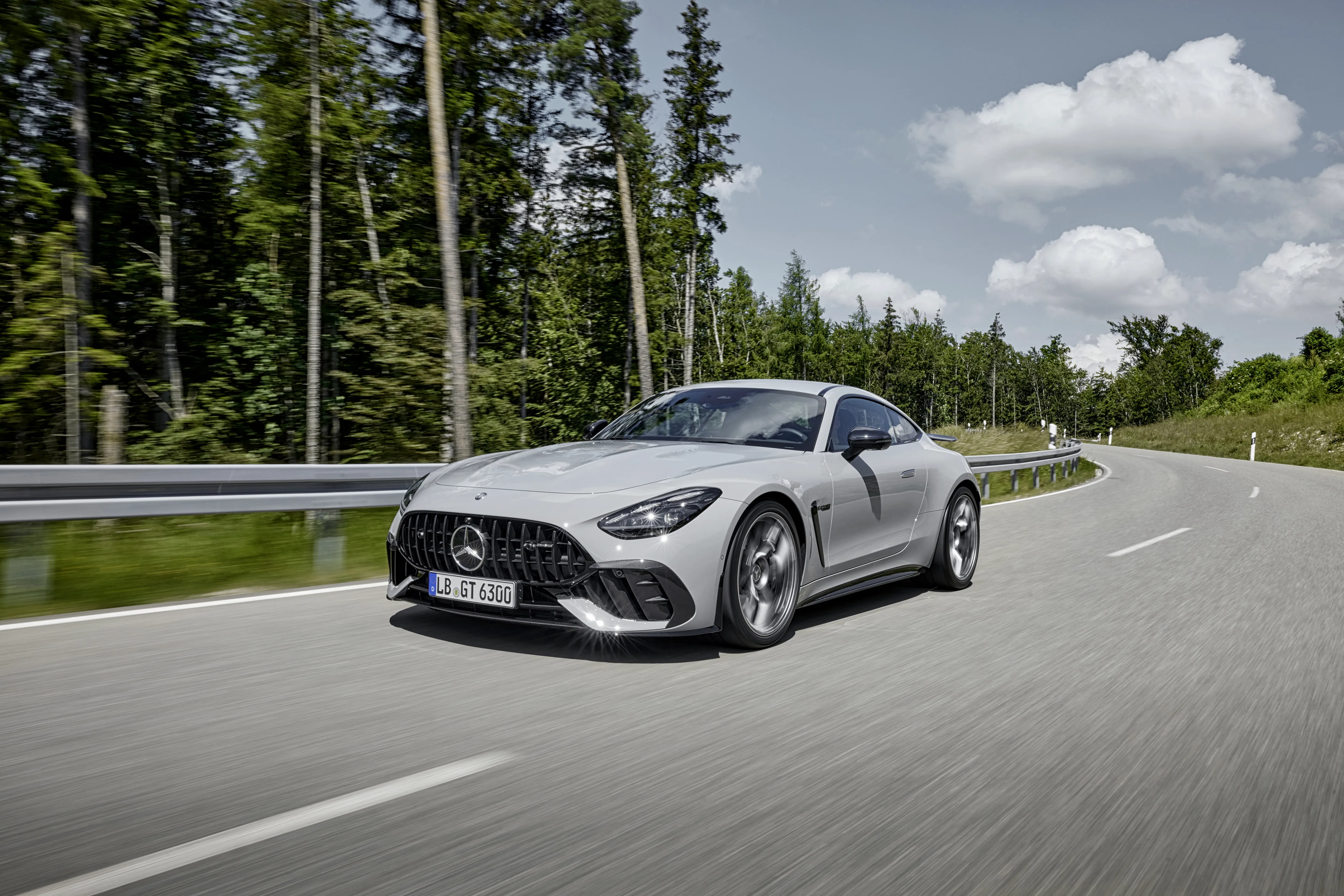 MERCEDES-AMG GT 63 PRO 4MATIC+ COUPÉ: moč, hitrost in luksuz v enem