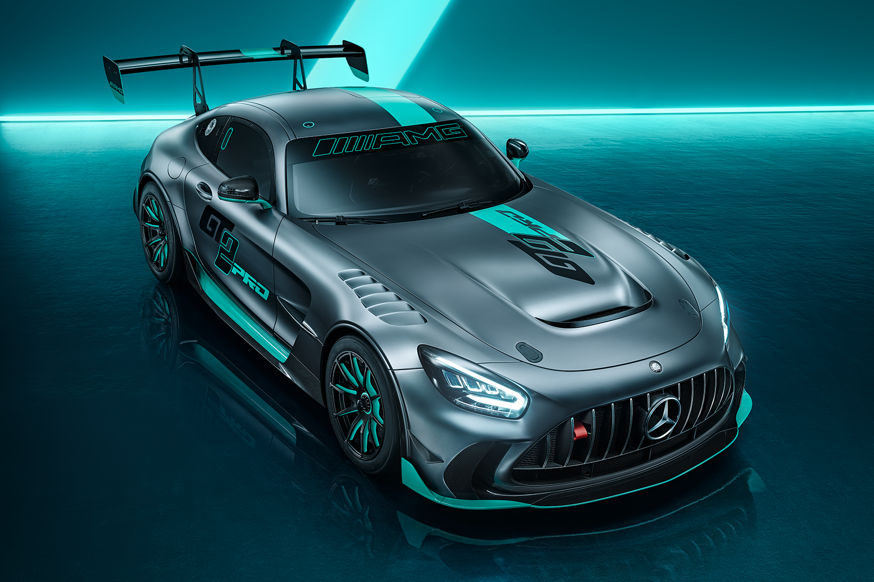 Mercedes-AMG GT2 Pro: adrenalinska pošast na dirkaški stezi