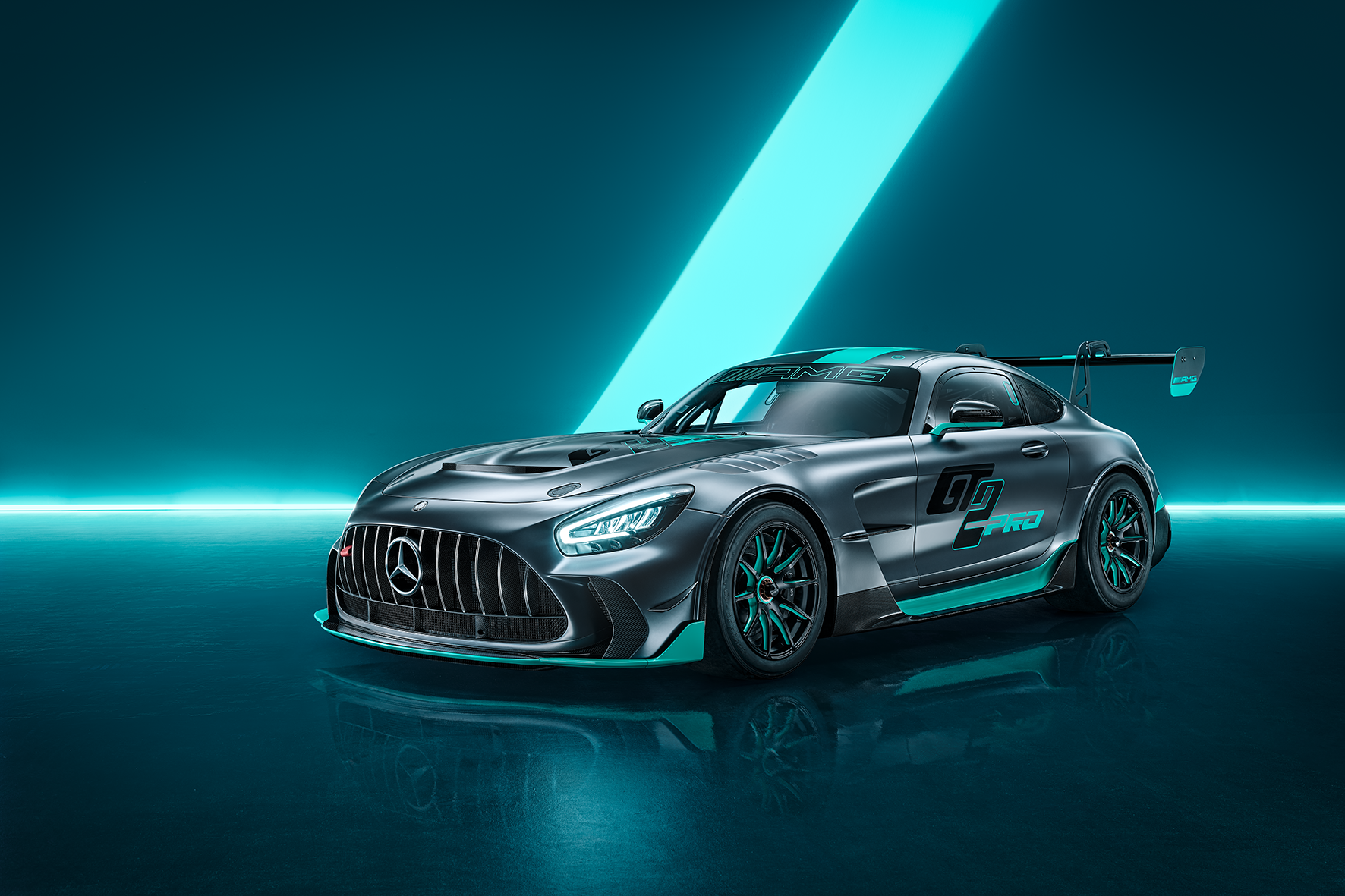Mercedes-AMG GT2 Pro: adrenalinska pošast na dirkaški stezi