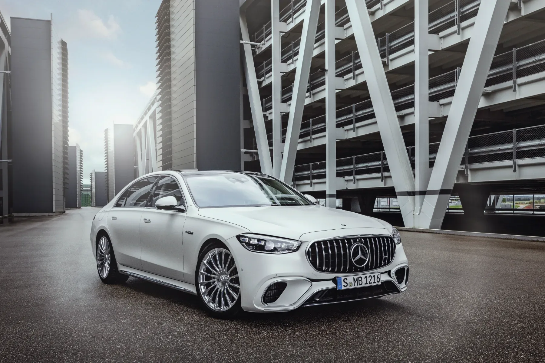 Mercedes-Benz čisti svojo ponudbo: slovo za limuzino EQE, brutalni AMG S63 in električni Maybach