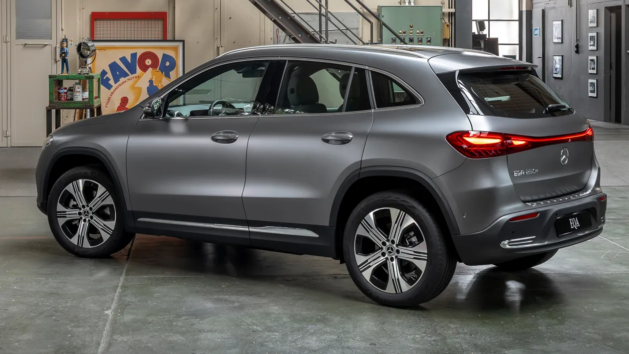 Mercedes-Benz EQA 2024: Električna eleganca s tradicijo po okusu vaše žene