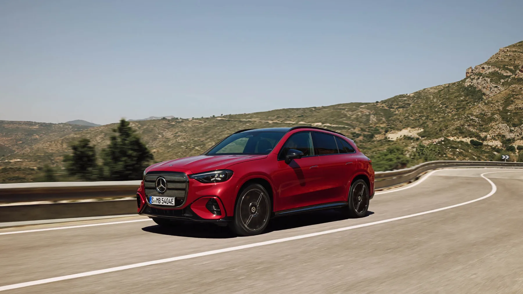 Mercedes‑Benz GLC z EQ tehnologijo 2025: ikonski SUV, z novim oblikovnim jezikom je nova doba zvezde
