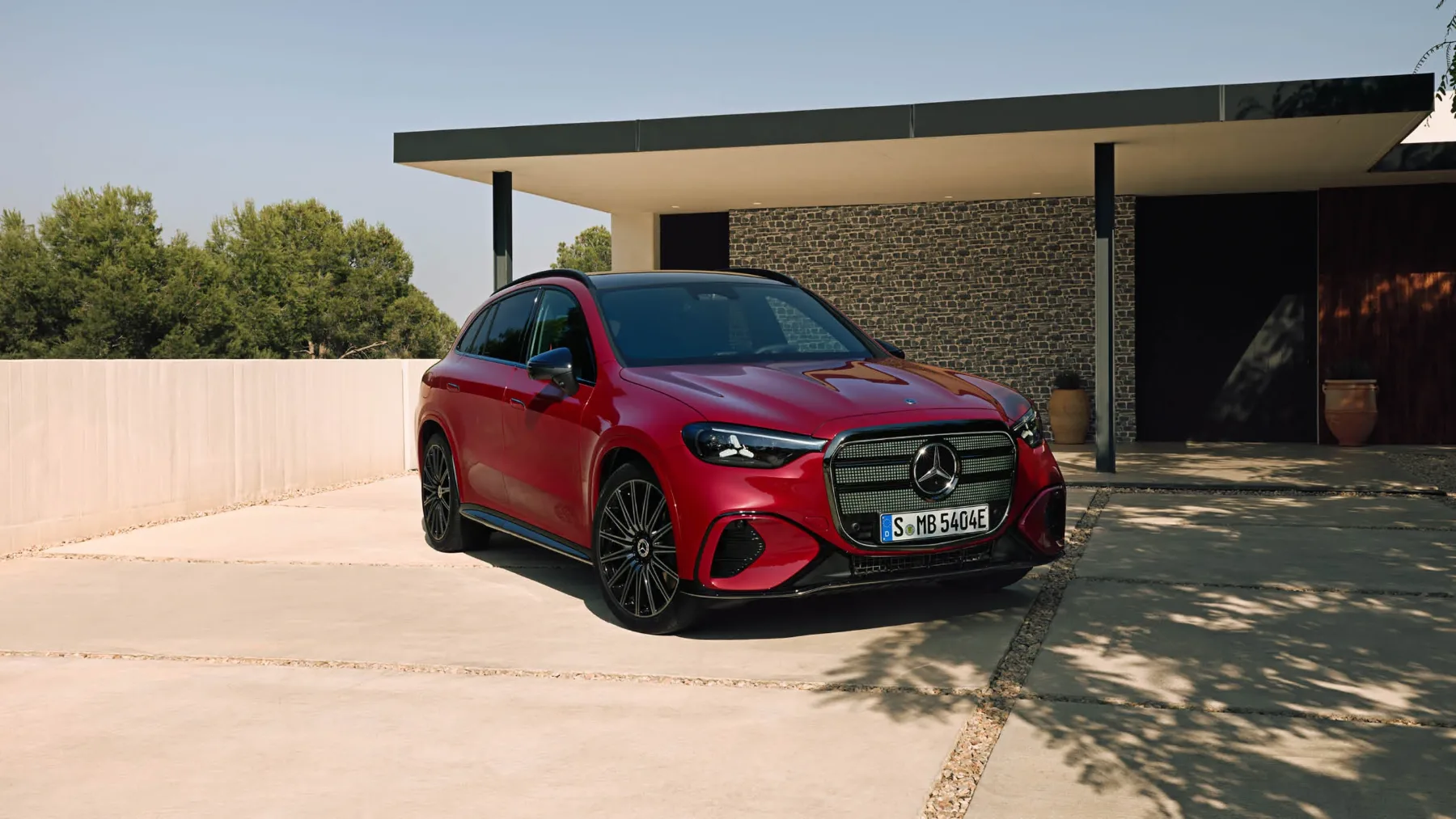 Mercedes‑Benz GLC z EQ tehnologijo 2025: ikonski SUV, z novim oblikovnim jezikom je nova doba zvezde