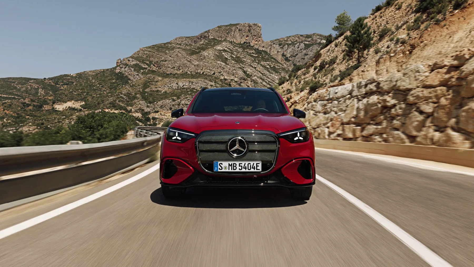 Mercedes‑Benz GLC z EQ tehnologijo 2025: ikonski SUV, z novim oblikovnim jezikom je nova doba zvezde