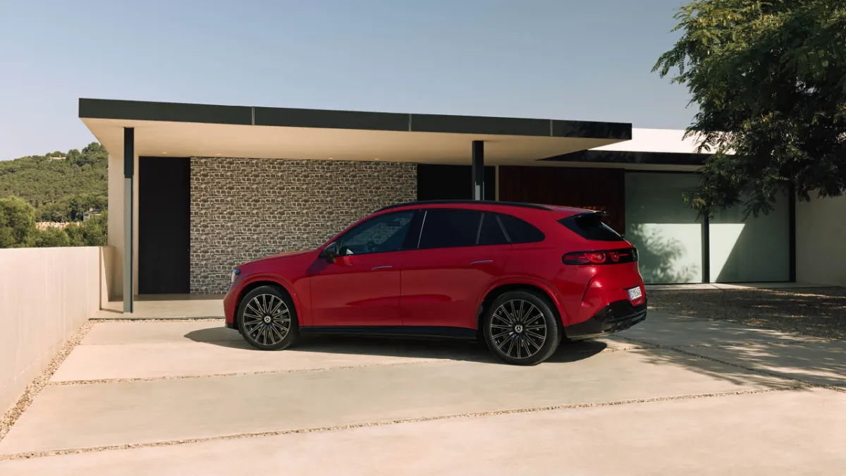 Mercedes‑Benz GLC z EQ tehnologijo 2025