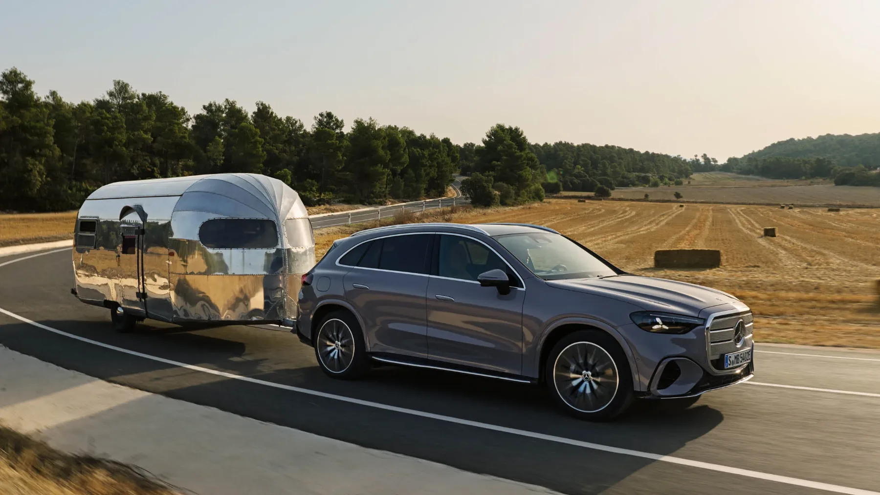 Mercedes‑Benz GLC z EQ tehnologijo 2025: ikonski SUV, z novim oblikovnim jezikom je nova doba zvezde