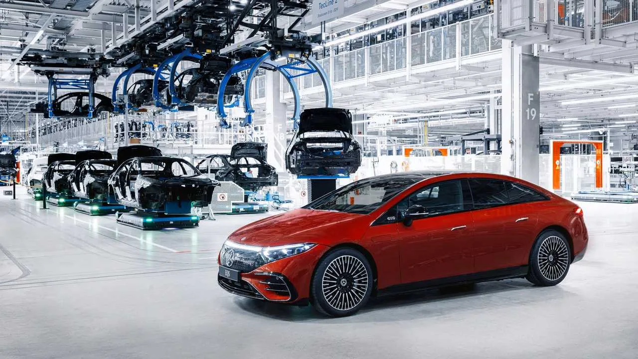 Mercedes-Benz opozarja na zaprtje dveh nemških tovarn: ko domača zibelka postane predraga za trikrako zvezdo