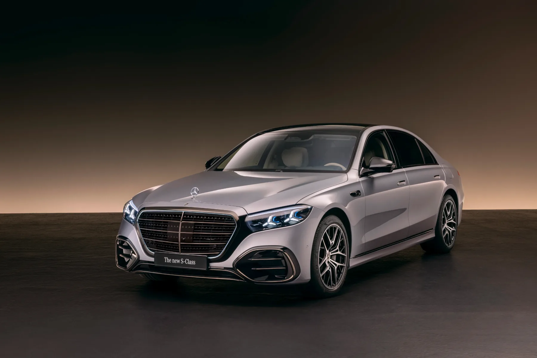 Mercedes-Benz razred S 2026: Ko se zvezda ponovno rodi in dobi moč superračunalnika