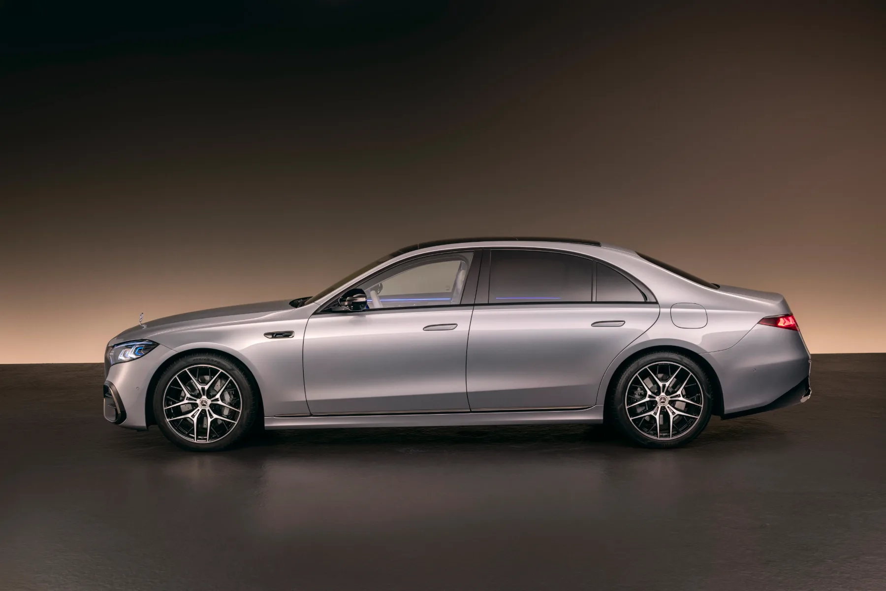 Mercedes-Benz razred S 2026: Ko se zvezda ponovno rodi in dobi moč superračunalnika