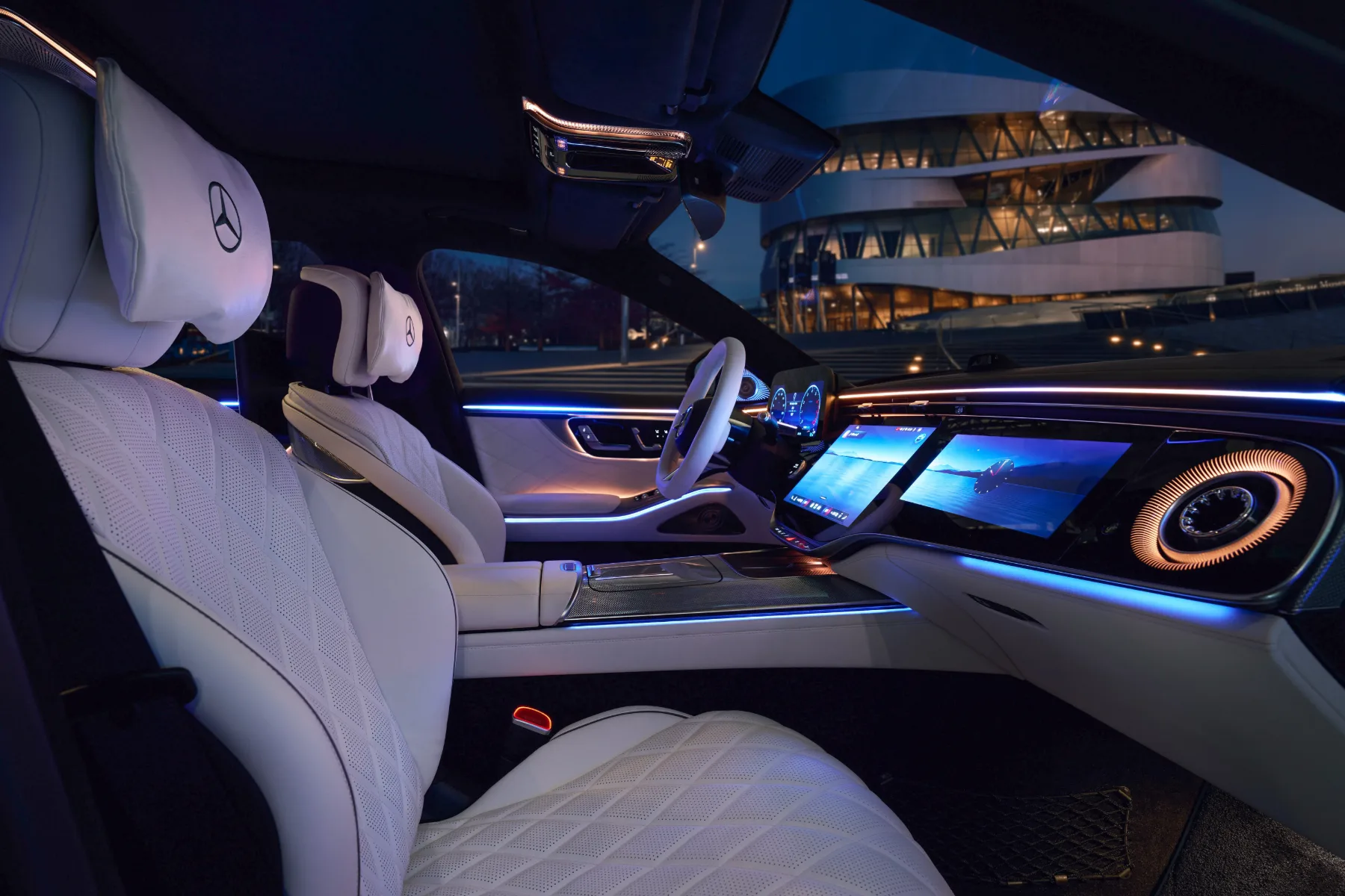 Mercedes-Benz razred S 2026: Ko se zvezda ponovno rodi in dobi moč superračunalnika