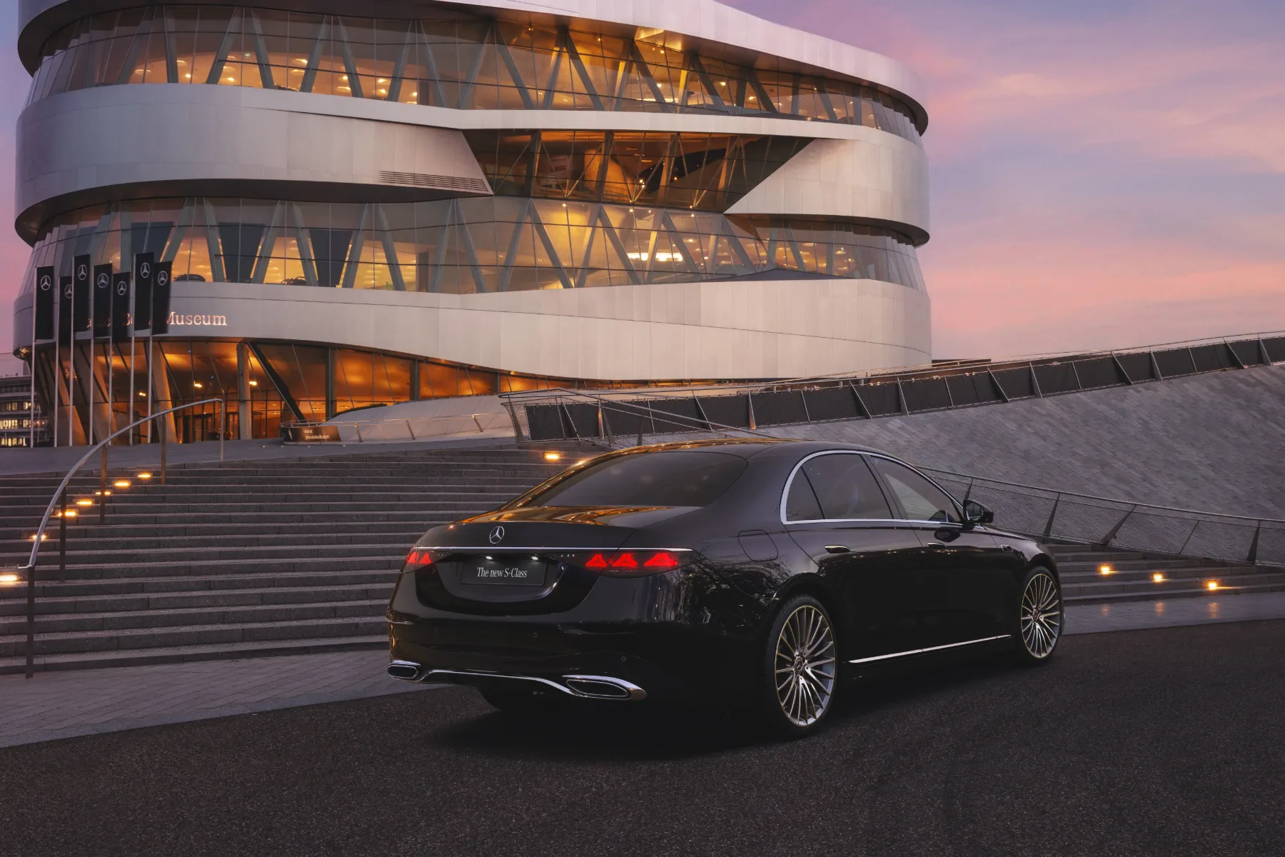 Mercedes-Benz razred S 2026: Ko se zvezda ponovno rodi in dobi moč superračunalnika