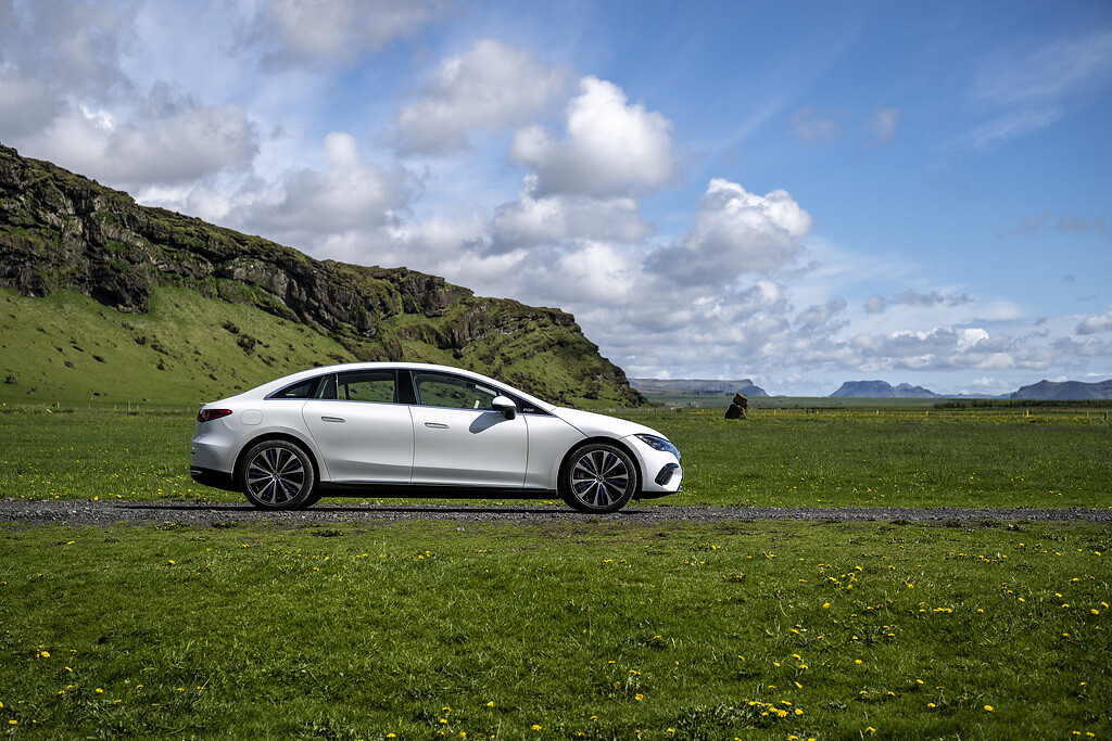 Mercedes-Benz vam sprosti potencial zmogljivosti svojih električnih avtomobilov: a zato plačate visoko ceno