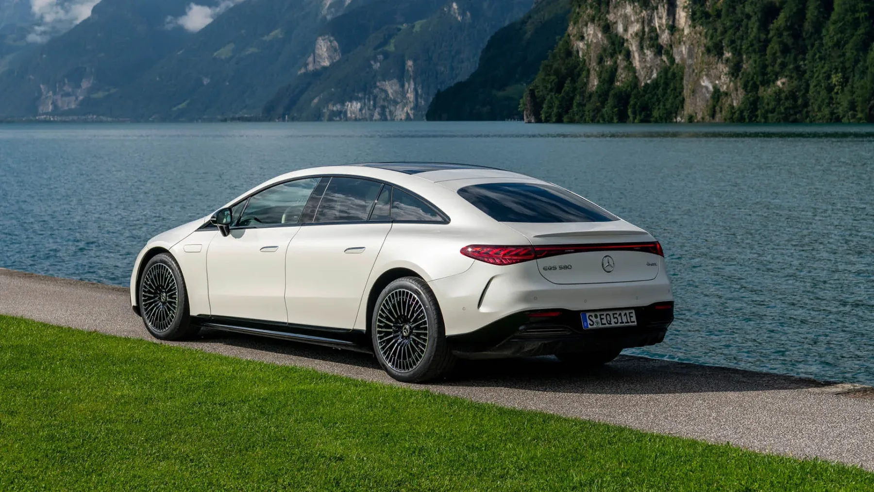 Mercedes EQS: “10 let prezgodaj” ali preprosto preveč podoben žele bombonu?