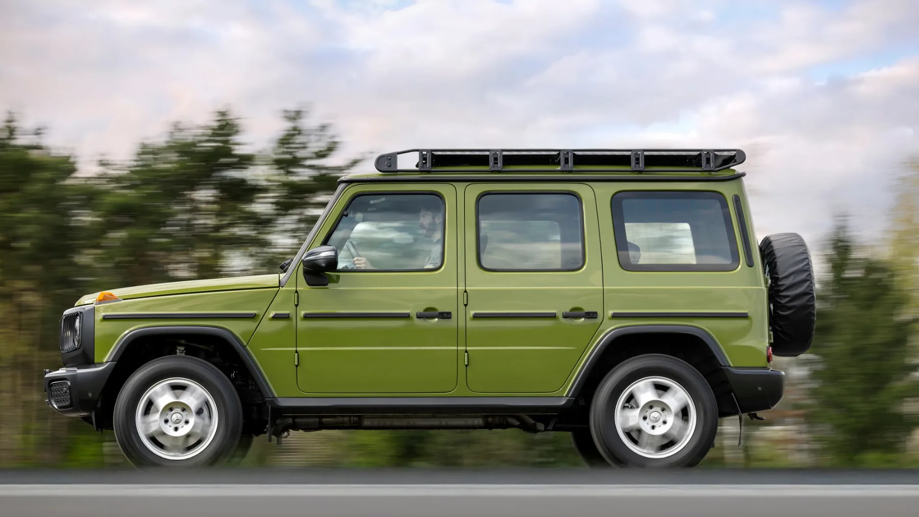 Mercedes G-Class STRONGER THAN THE 1980s: Retro zver v karirasti obleki, ki diši po nafti in nostalgiji