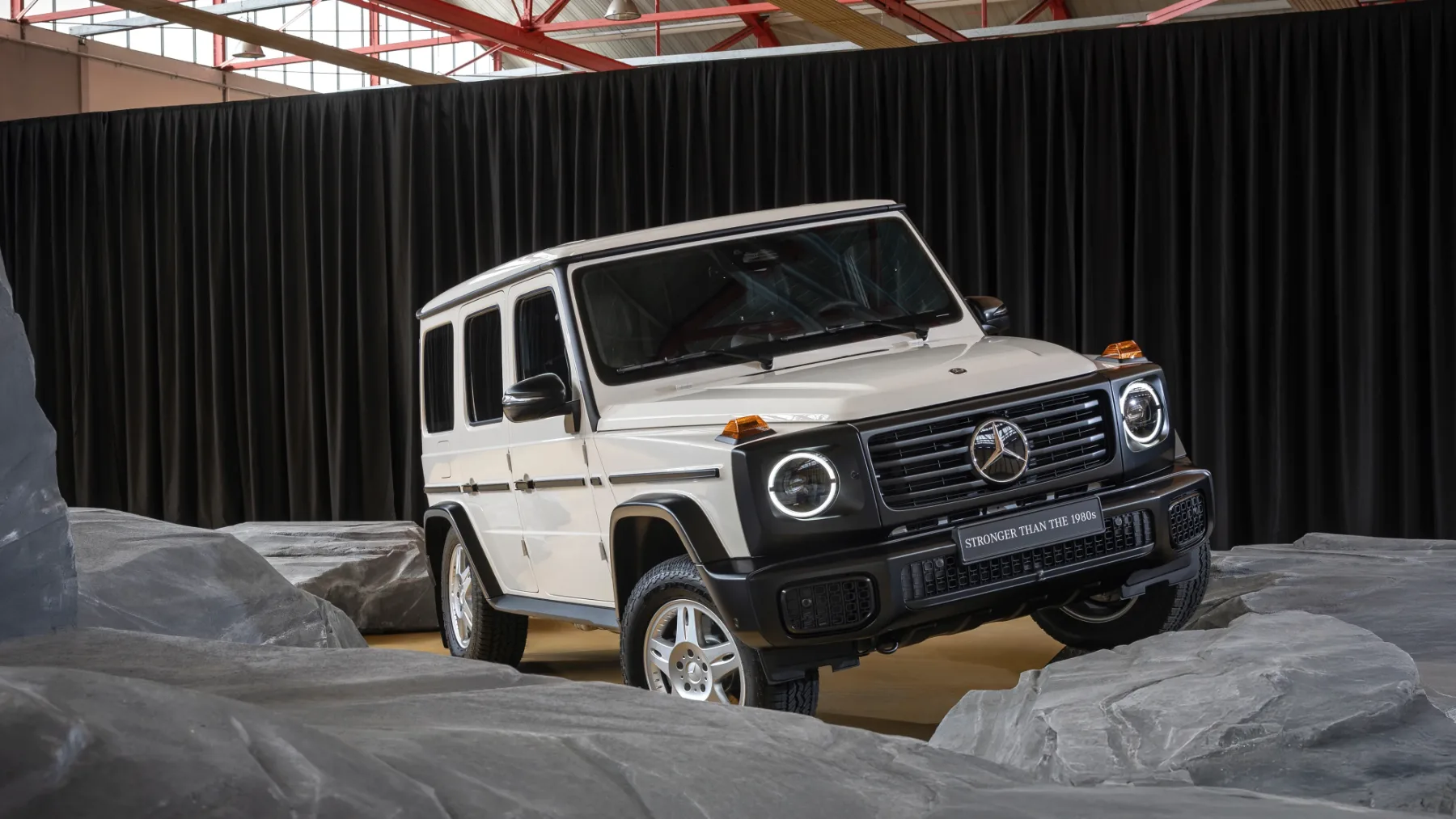Mercedes G-Class STRONGER THAN THE 1980s: Retro zver v karirasti obleki, ki diši po nafti in nostalgiji