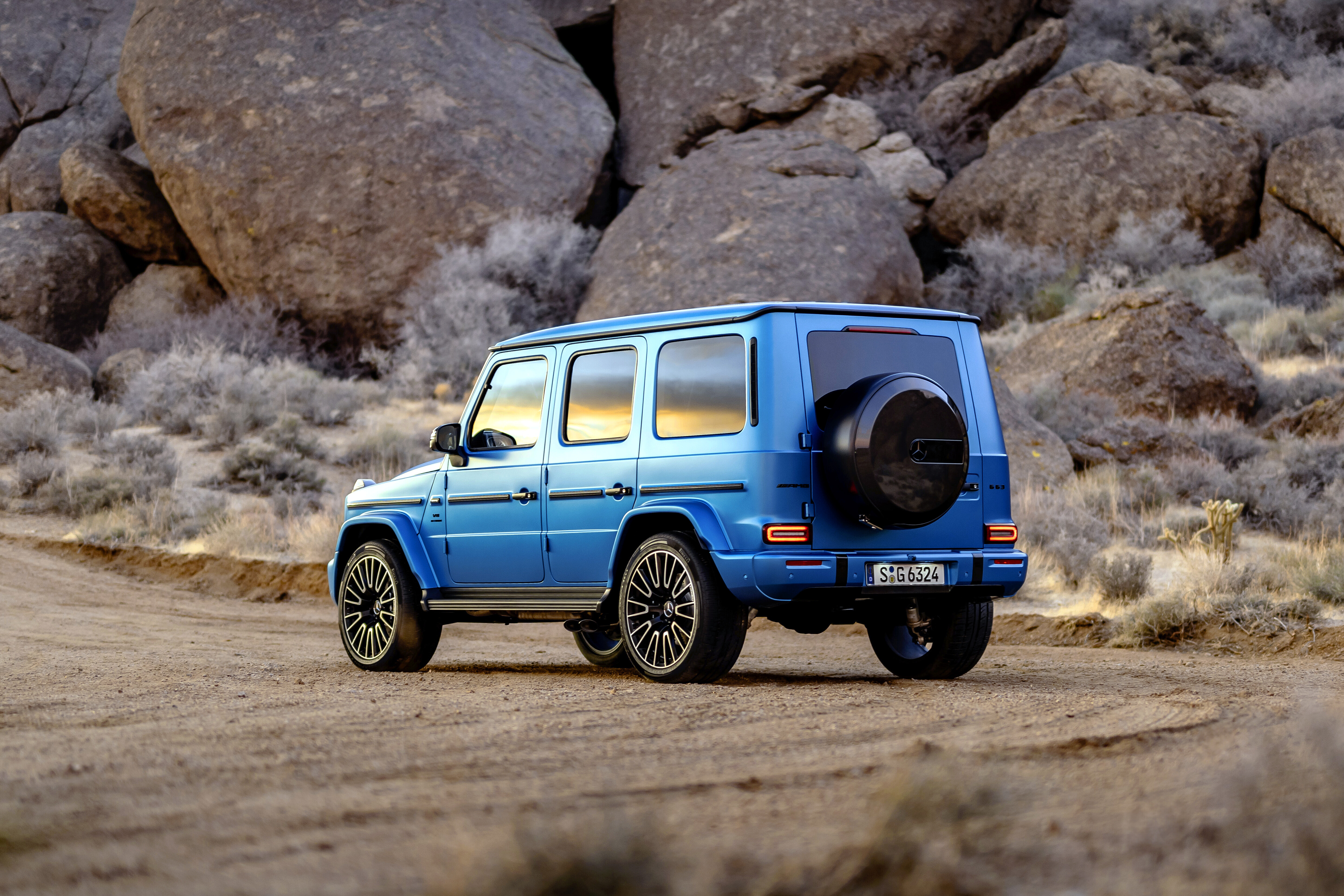Mercedes G-Wagen 2025: avtomobilska ikona v hibridni preobleki