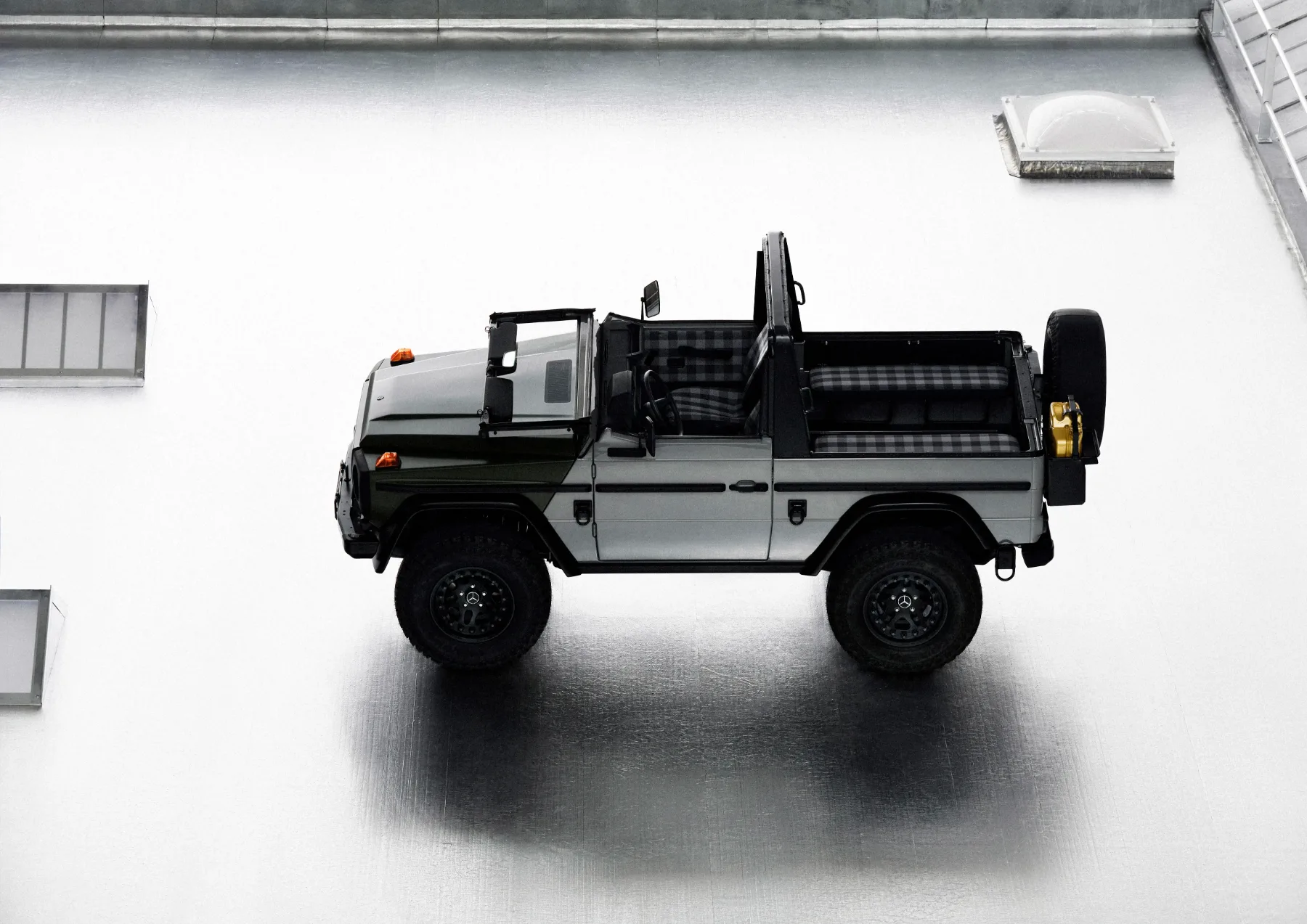 Mercedes X Moncler sta združila moči: nova omejena serija 20 ekskluzivnih vozil Mercedes X Moncler NIGO G-wagon