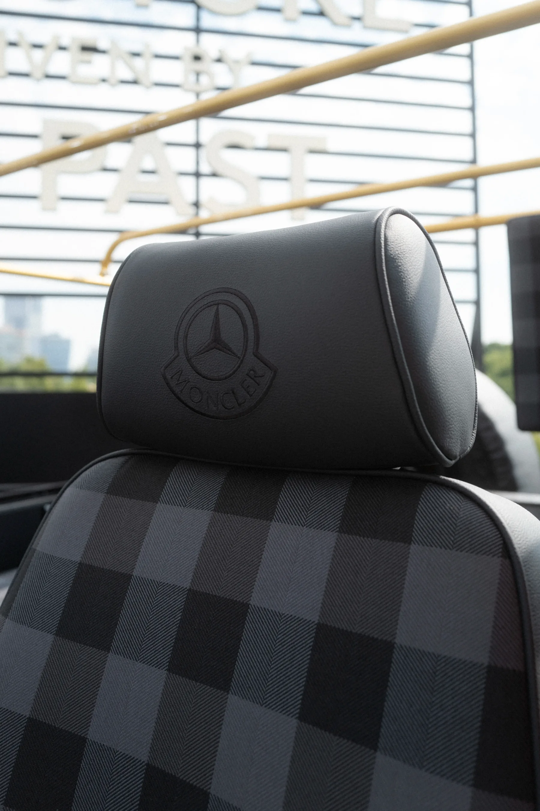 Mercedes X Moncler sta združila moči: nova omejena serija 20 ekskluzivnih vozil Mercedes X Moncler NIGO G-wagon