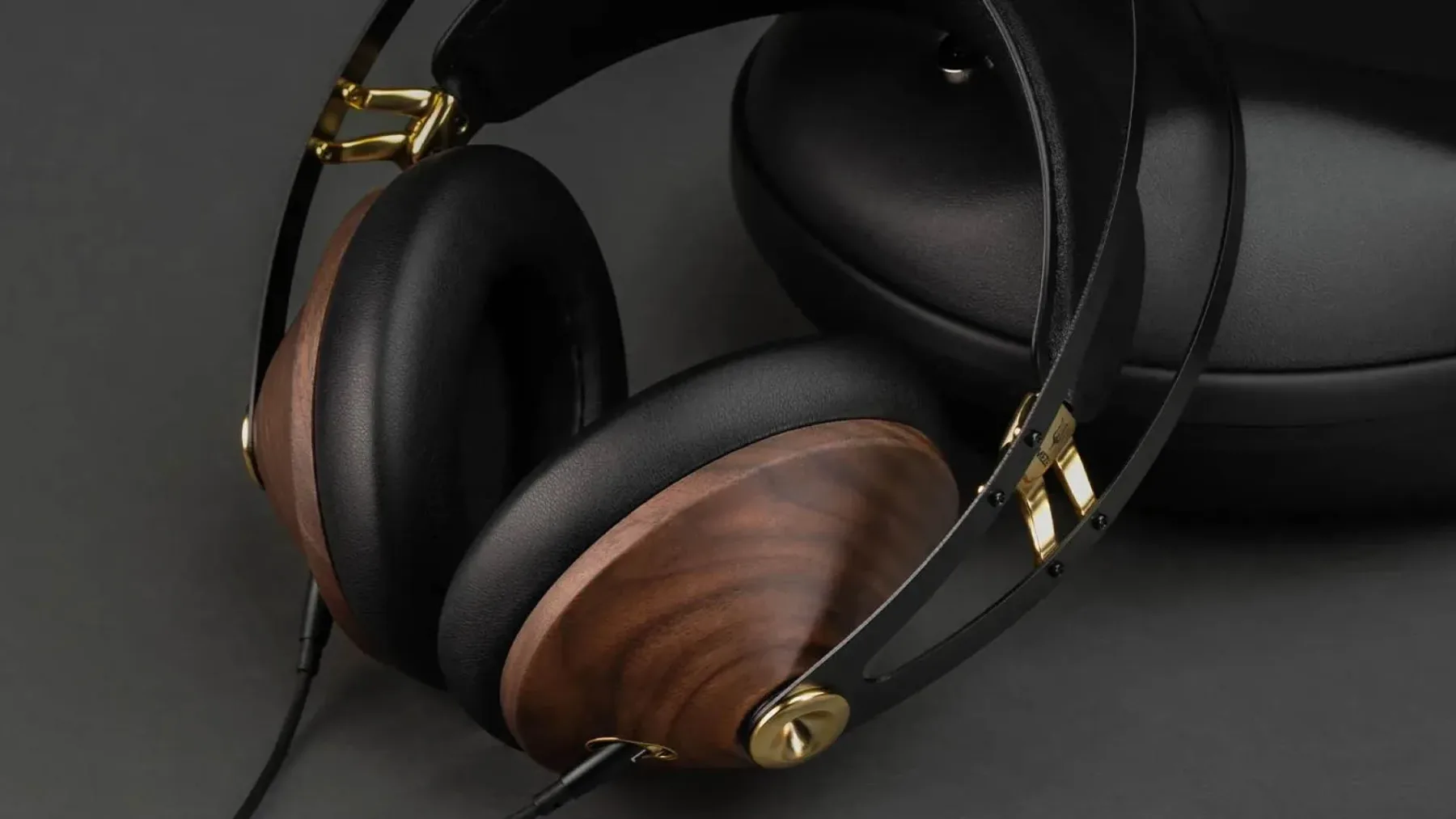 Meze Audio 99 Classics Gen 2: Les, zvok in romunska perfekcija