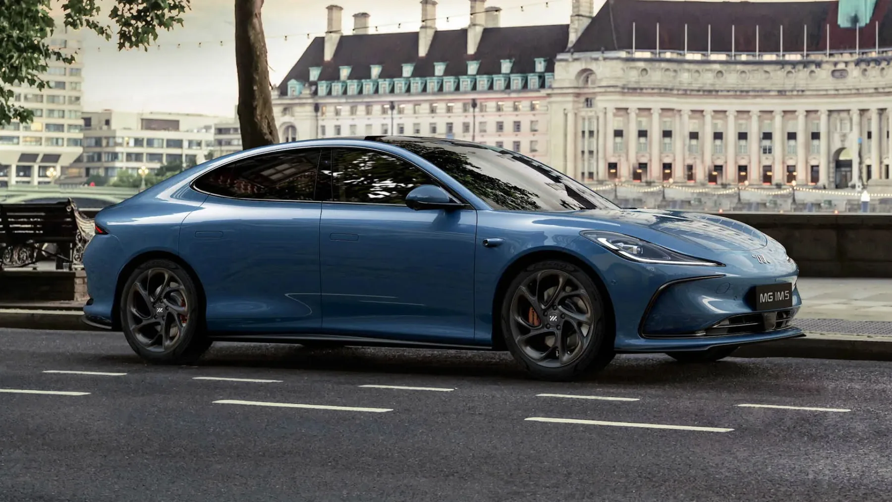 MG IM5 Performance: 742 PS, 17‑minutno polnjenje in 270 km/h – je to največ za vaš denar?