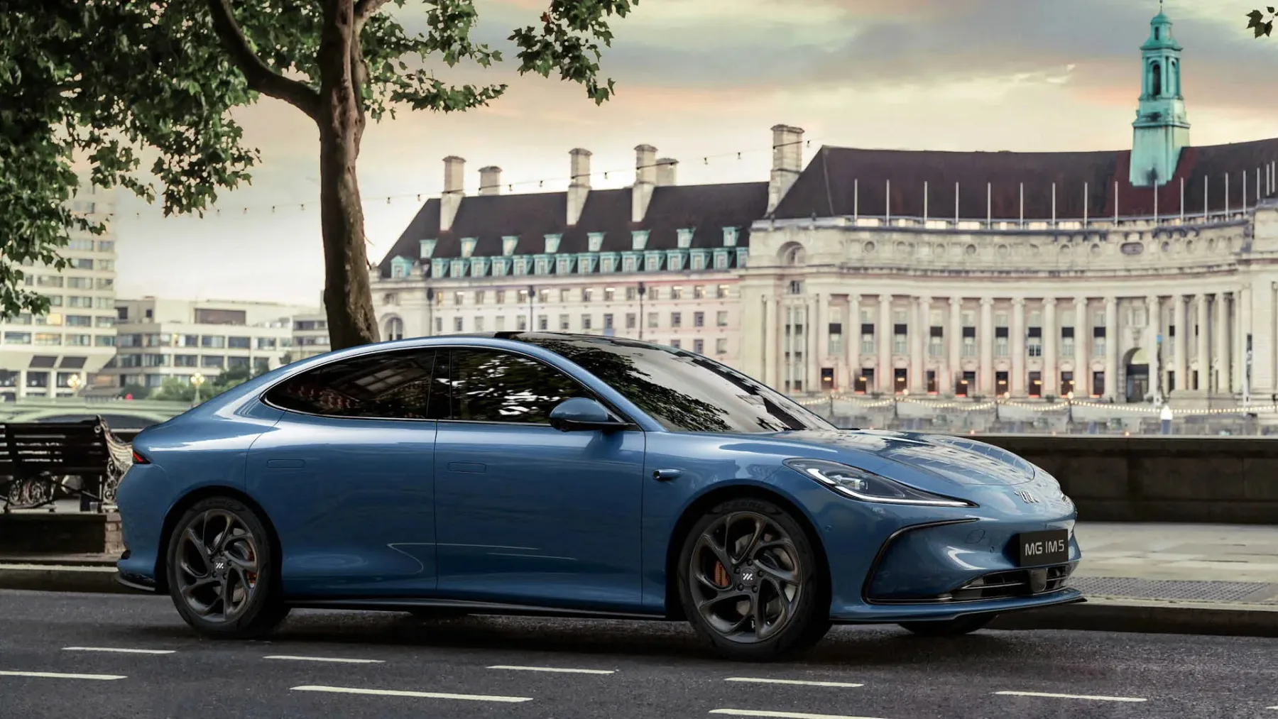 MG IM5 Performance: 742 PS, 17‑minutno polnjenje in 270 km/h – je to največ za vaš denar?